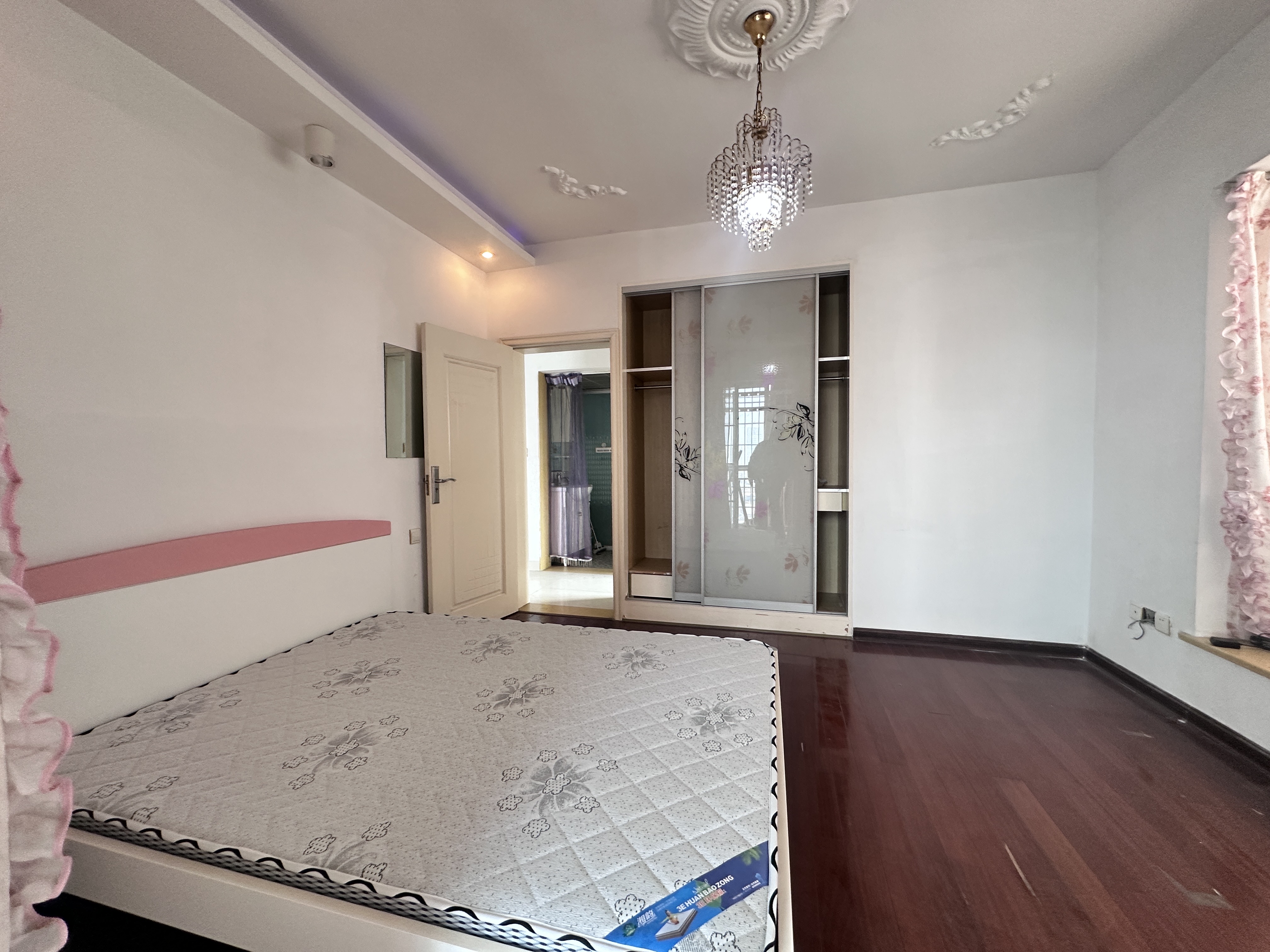 峰景国际 2室2厅1卫 1700.0元/月 峰景国际 2室2厅1卫 1700.0元/月室内图