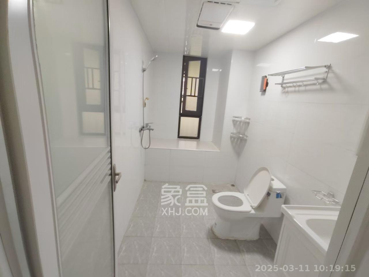 蓝光雍锦半岛  3室2厅2卫    3000.0元/月室内图