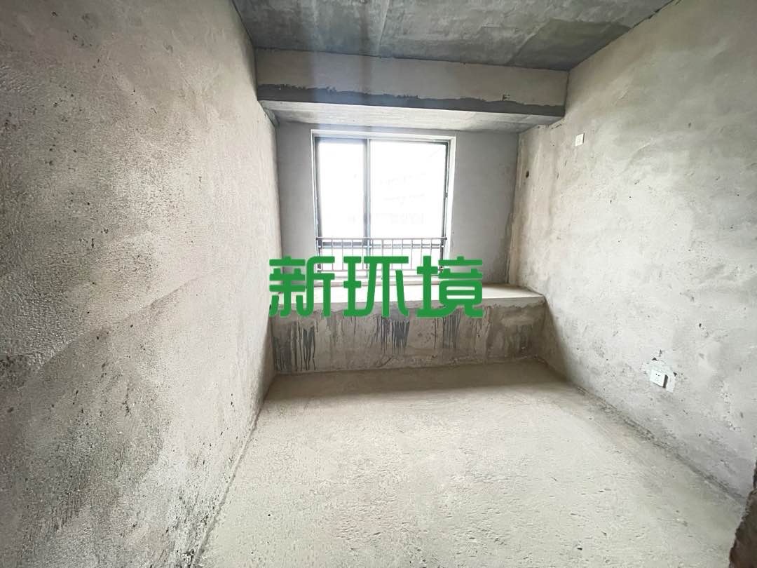 锦绣公馆 5室2厅2卫 83.8万 锦绣公馆 5室2厅2卫 83.8万客厅