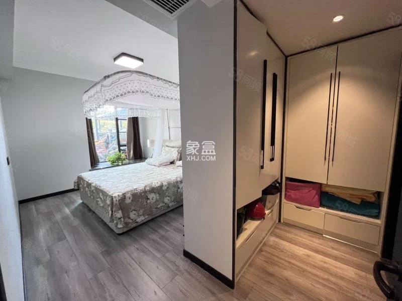 东岳新外滩 4室2厅2卫 146.0万 东岳新外滩 4室2厅2卫 146.0万客厅