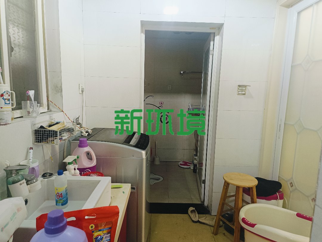 宏力大厦（宏历商业广场）  4室2厅2卫   110.00万客厅