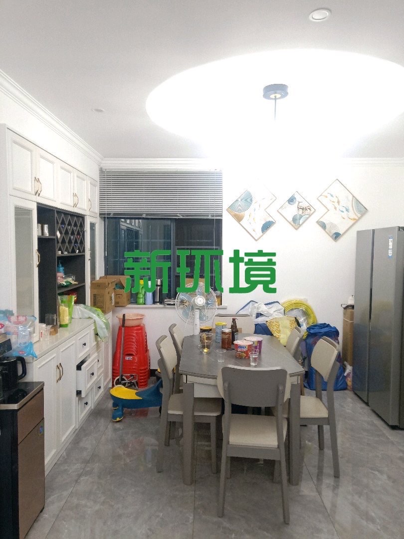 东方明珠  3室2厅2卫   62.00万客厅