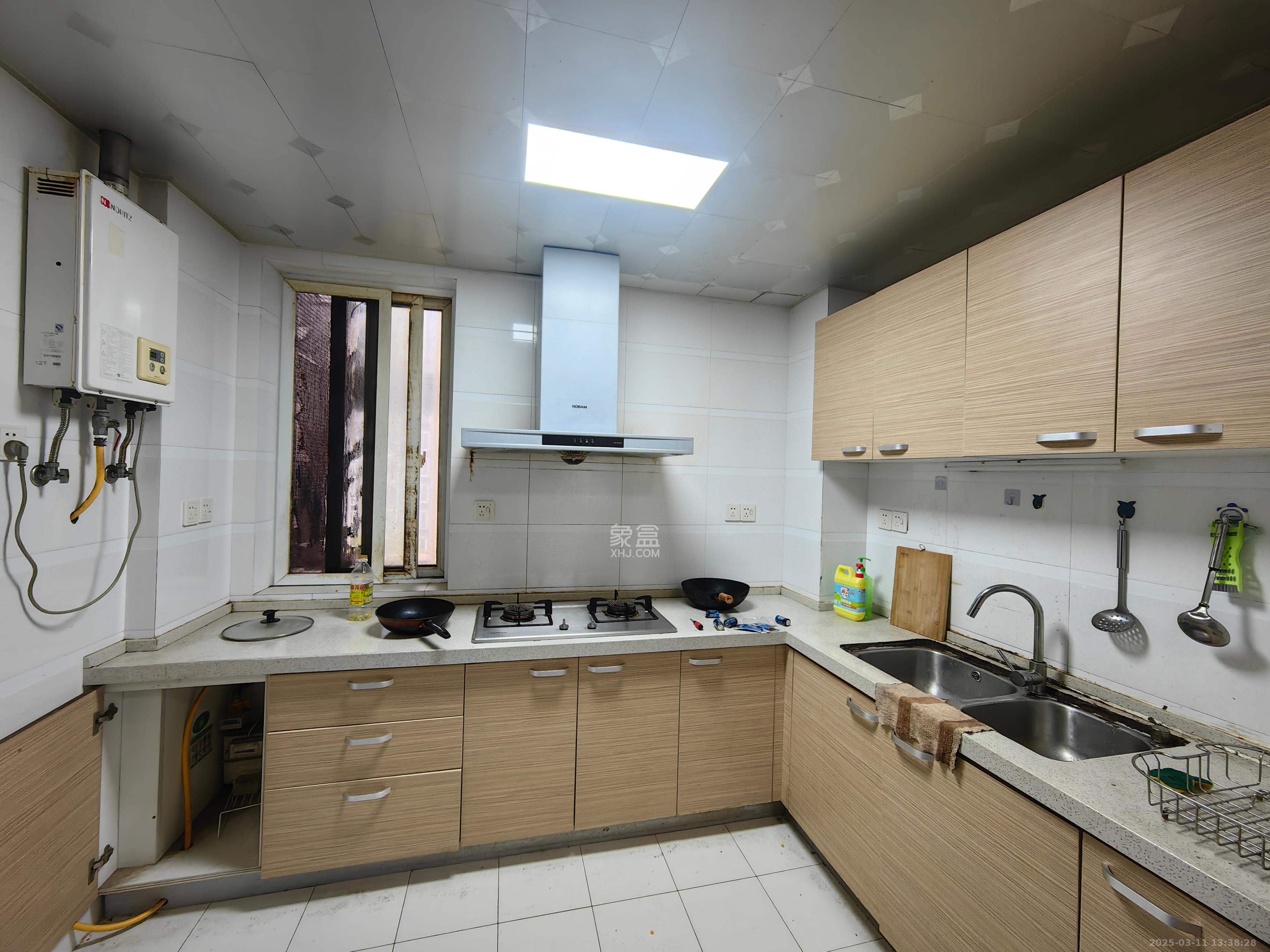 华银南苑 3室2厅2卫 2100.0元/月 华银南苑 3室2厅2卫 2100.0元/月室内图