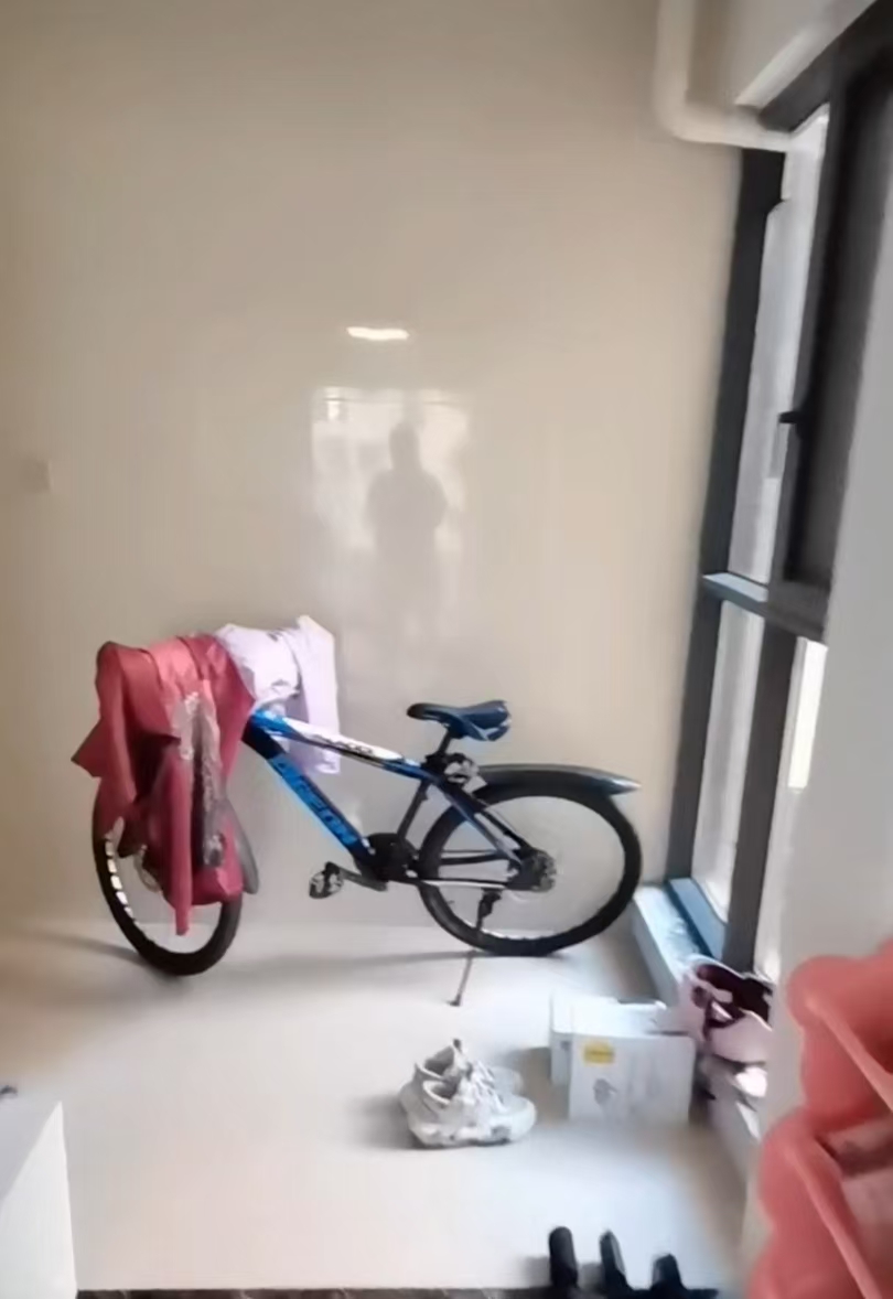 港岛花园 3室2厅2卫 230.0万 港岛花园 3室2厅2卫 230.0万室内图