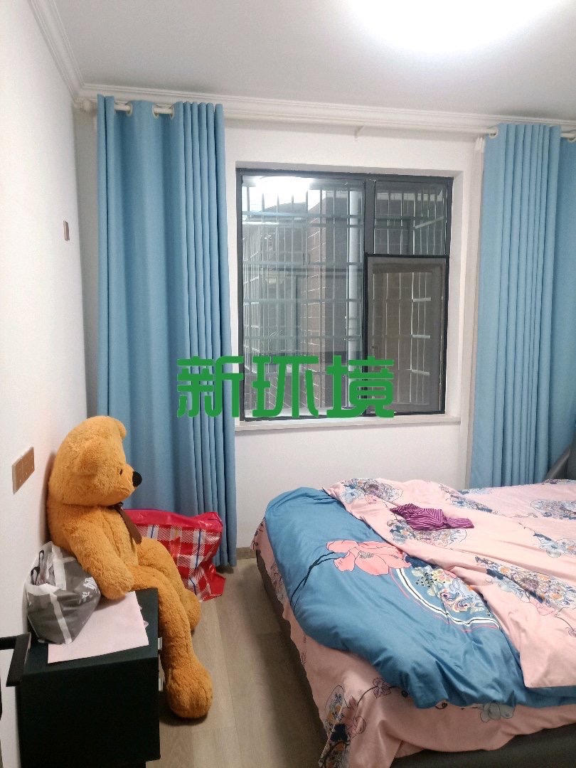东方明珠  3室2厅2卫   62.00万客厅