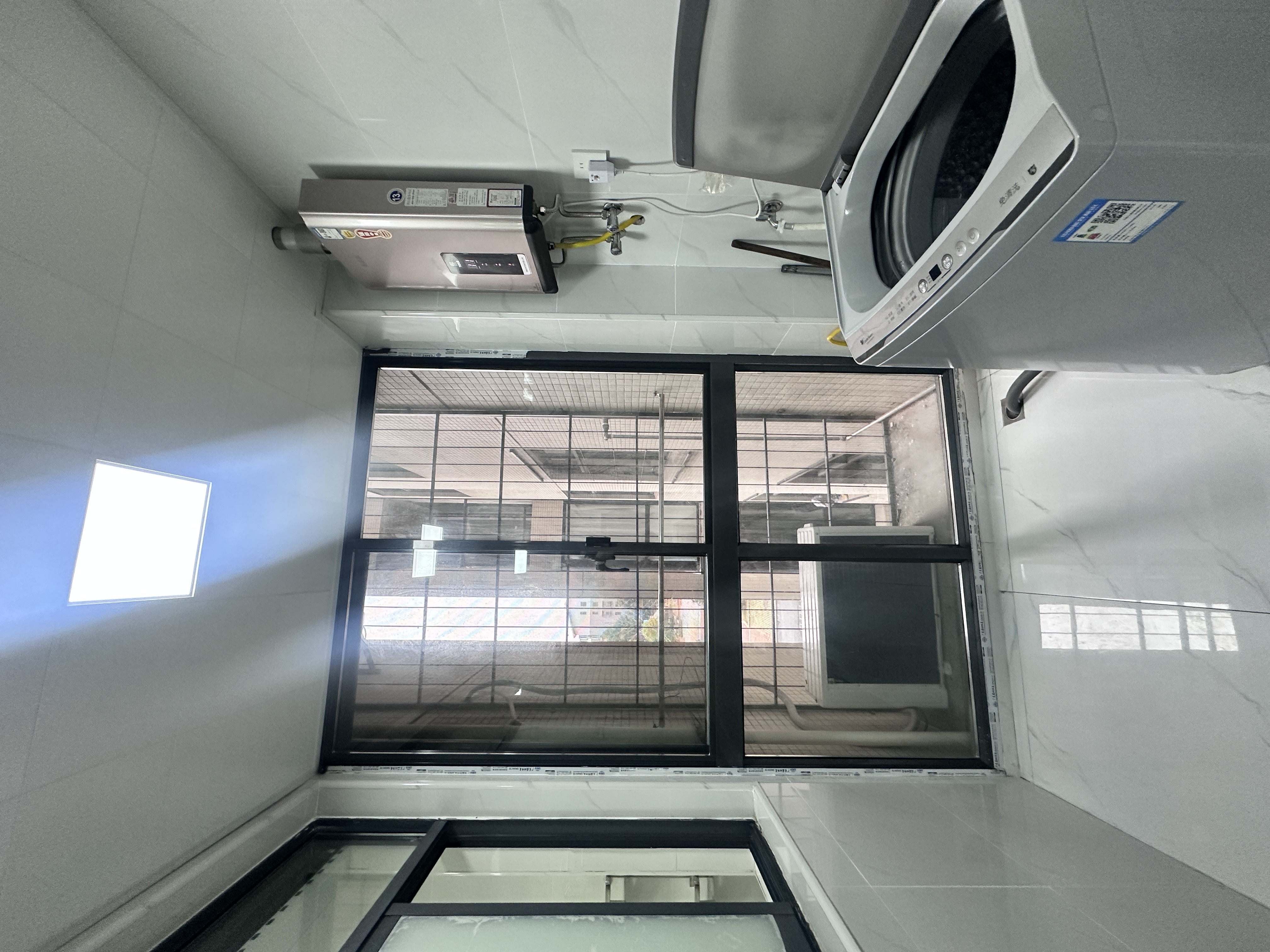 互助小区电梯房 3室2厅2卫 1700.0元/月 互助小区电梯房 3室2厅2卫 1700.0元/月室内图