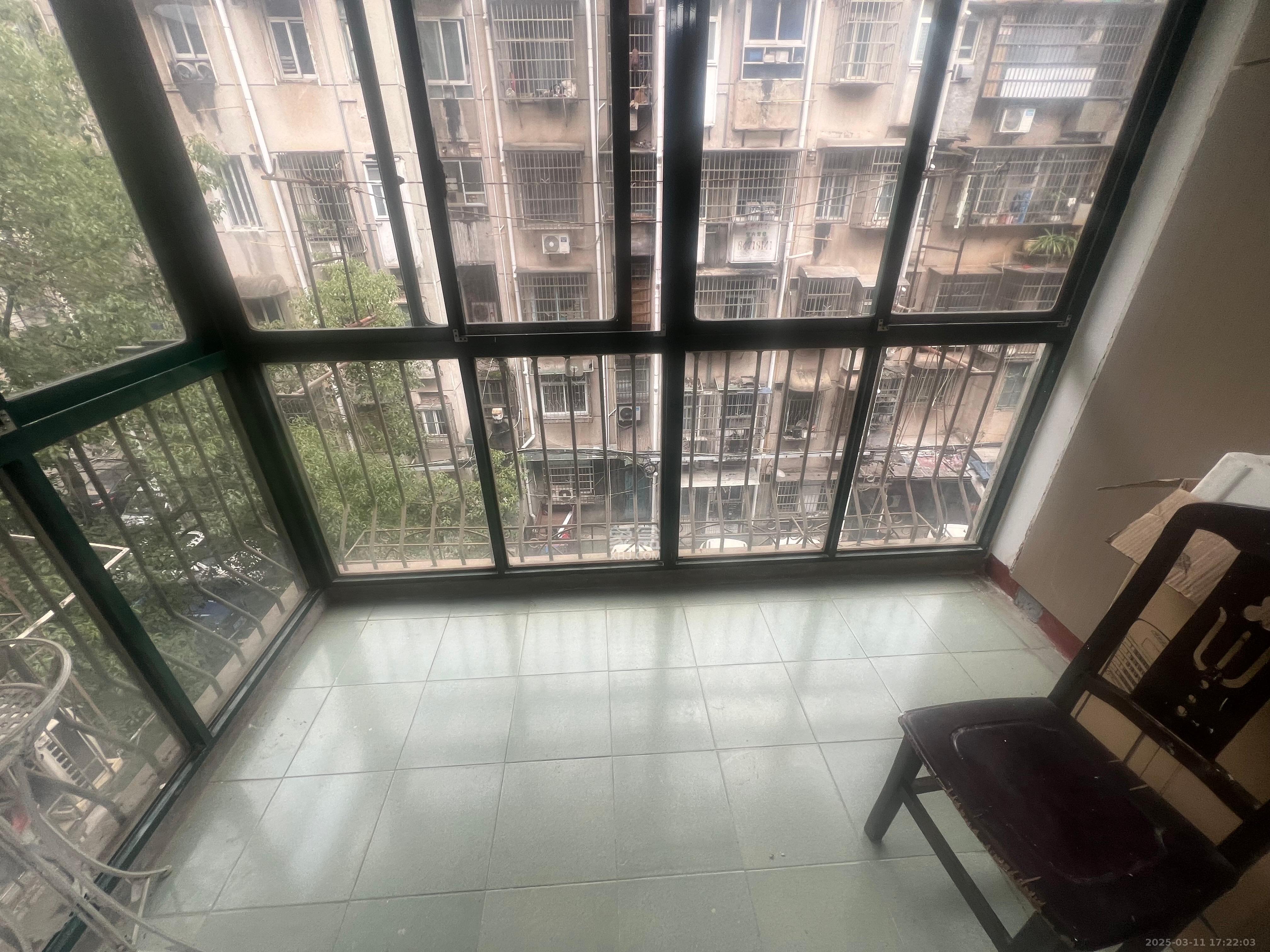 向东南社区  2室1厅1卫   1400.00元/月室内图