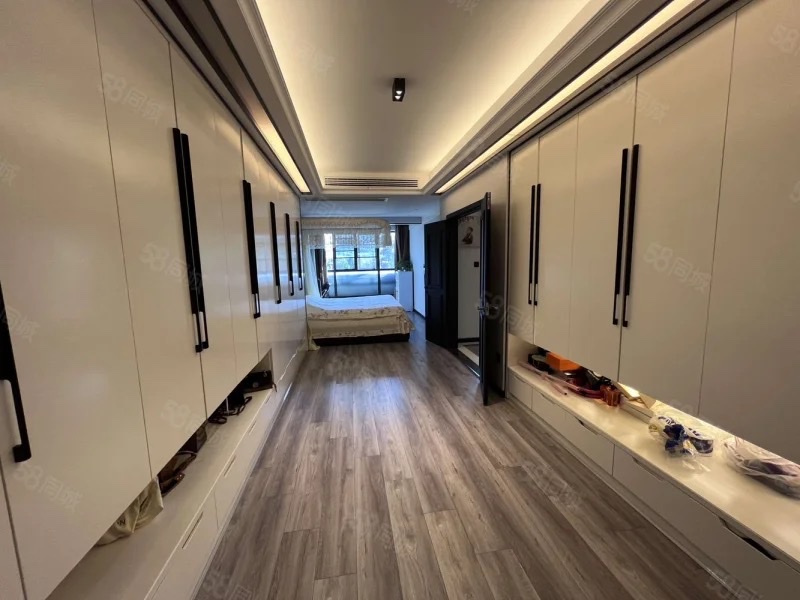 东岳新外滩 4室2厅2卫 146.0万 东岳新外滩 4室2厅2卫 146.0万客厅