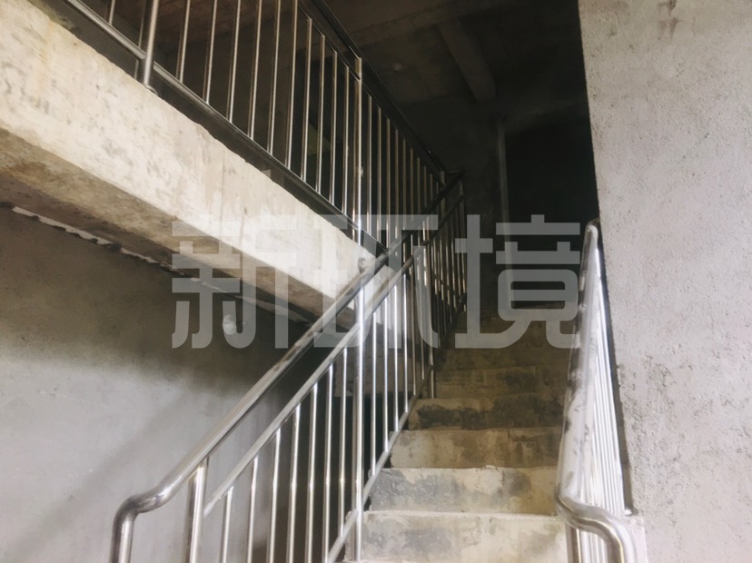 天门壹号  5室2厅3卫   145.00万客厅
