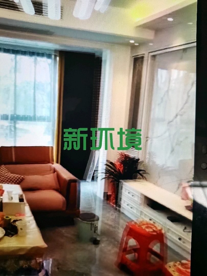 东方明珠  3室2厅2卫   62.00万客厅