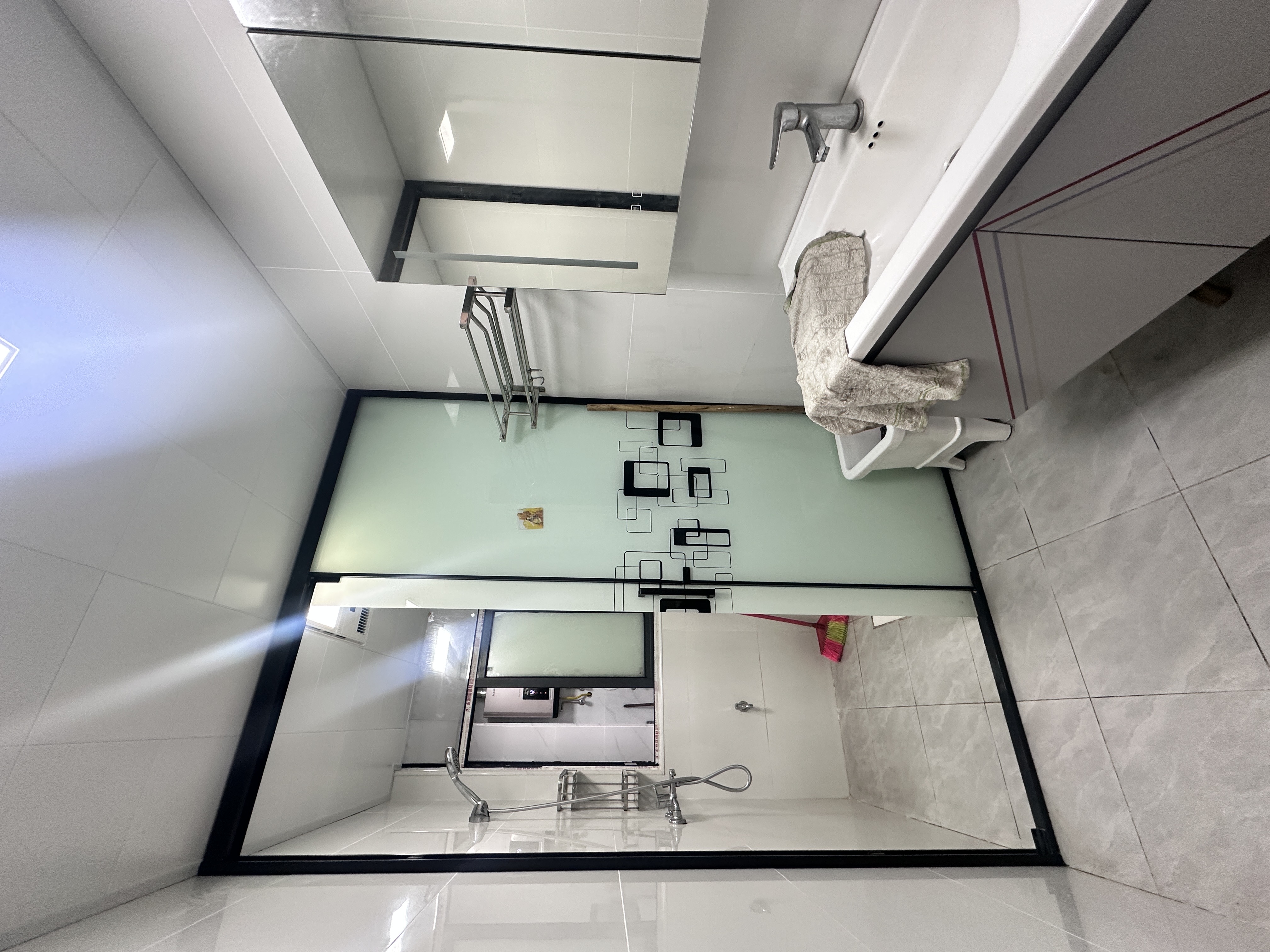 互助小区电梯房 3室2厅2卫 1700.0元/月 互助小区电梯房 3室2厅2卫 1700.0元/月室内图