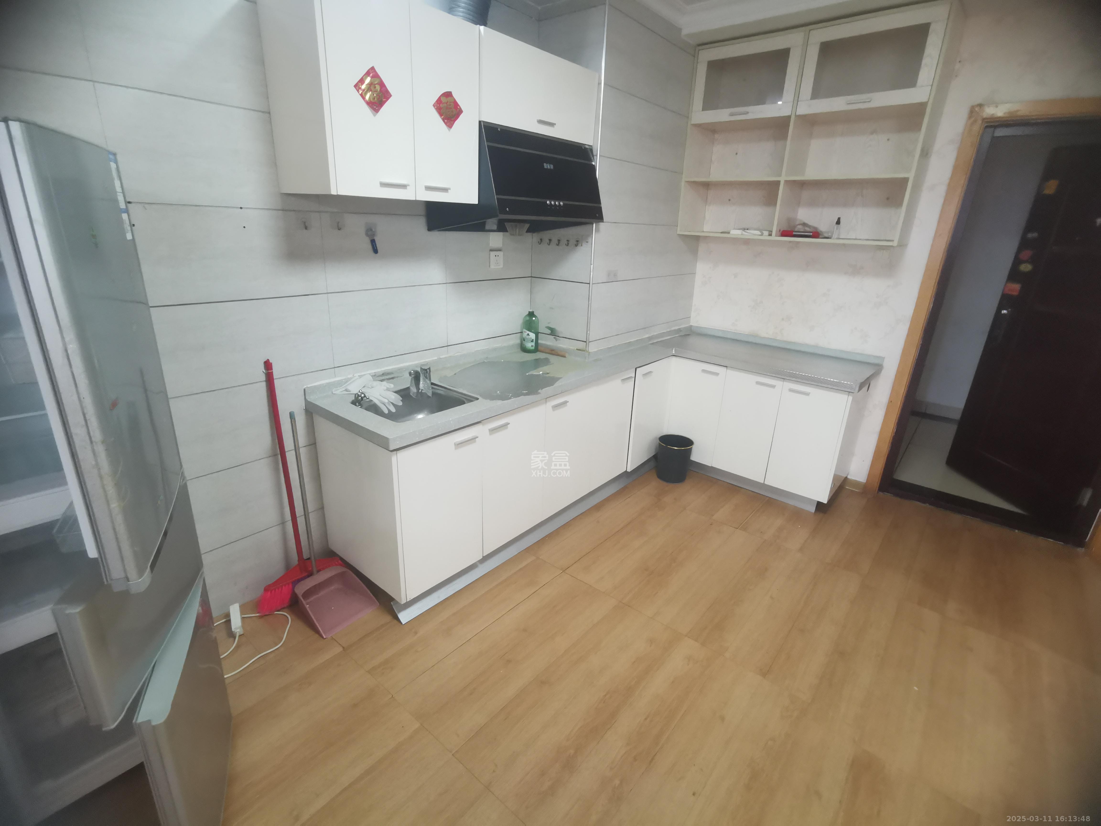 昊天大厦 2室1厅1卫 2600.0元/月 昊天大厦 2室1厅1卫 2600.0元/月室内图