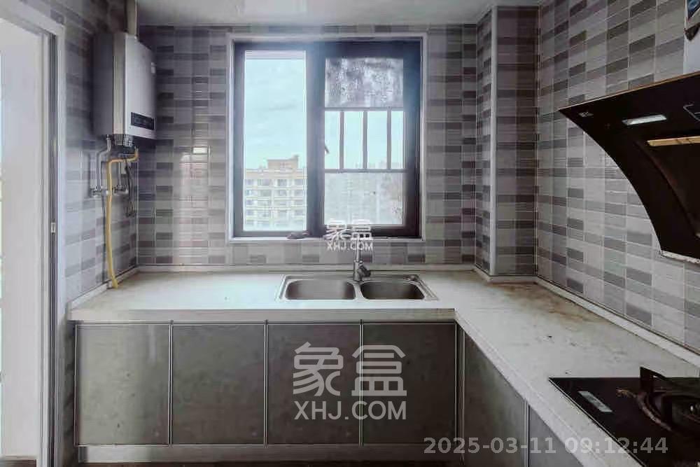 润和长郡(润和紫郡二三期) 5室2厅2卫 2100.0元/月 润和长郡(润和紫郡二三期) 5室2厅2卫 2100.0元/月室内图