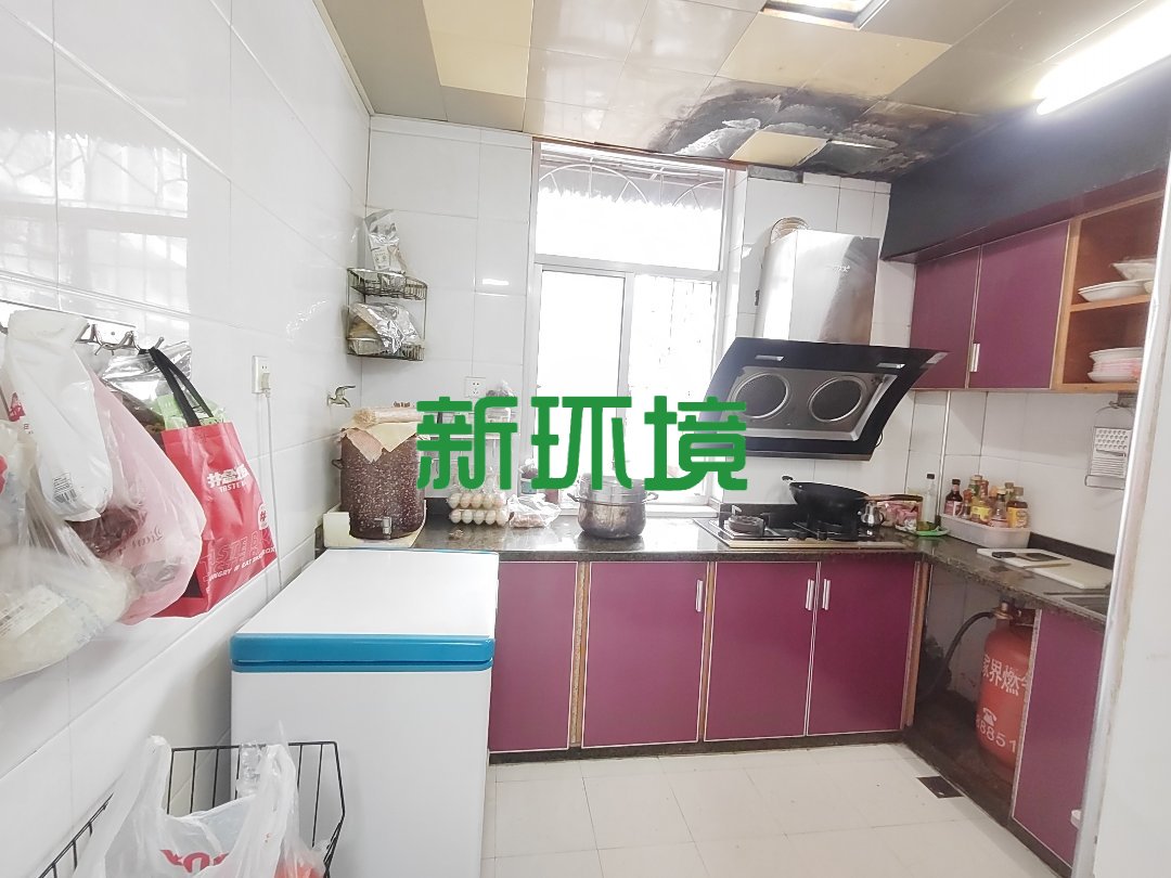 永通小区  3室2厅2卫   56.00万客厅