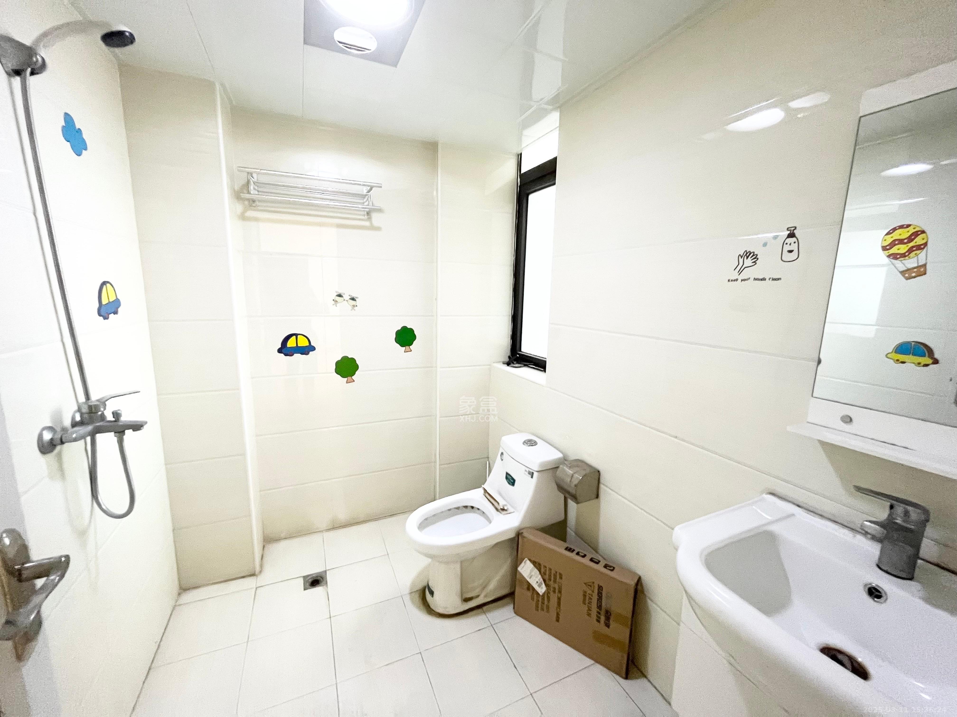 保利麓谷林语E区 3室2厅1卫 2200.0元/月 保利麓谷林语E区 3室2厅1卫 2200.0元/月室内图