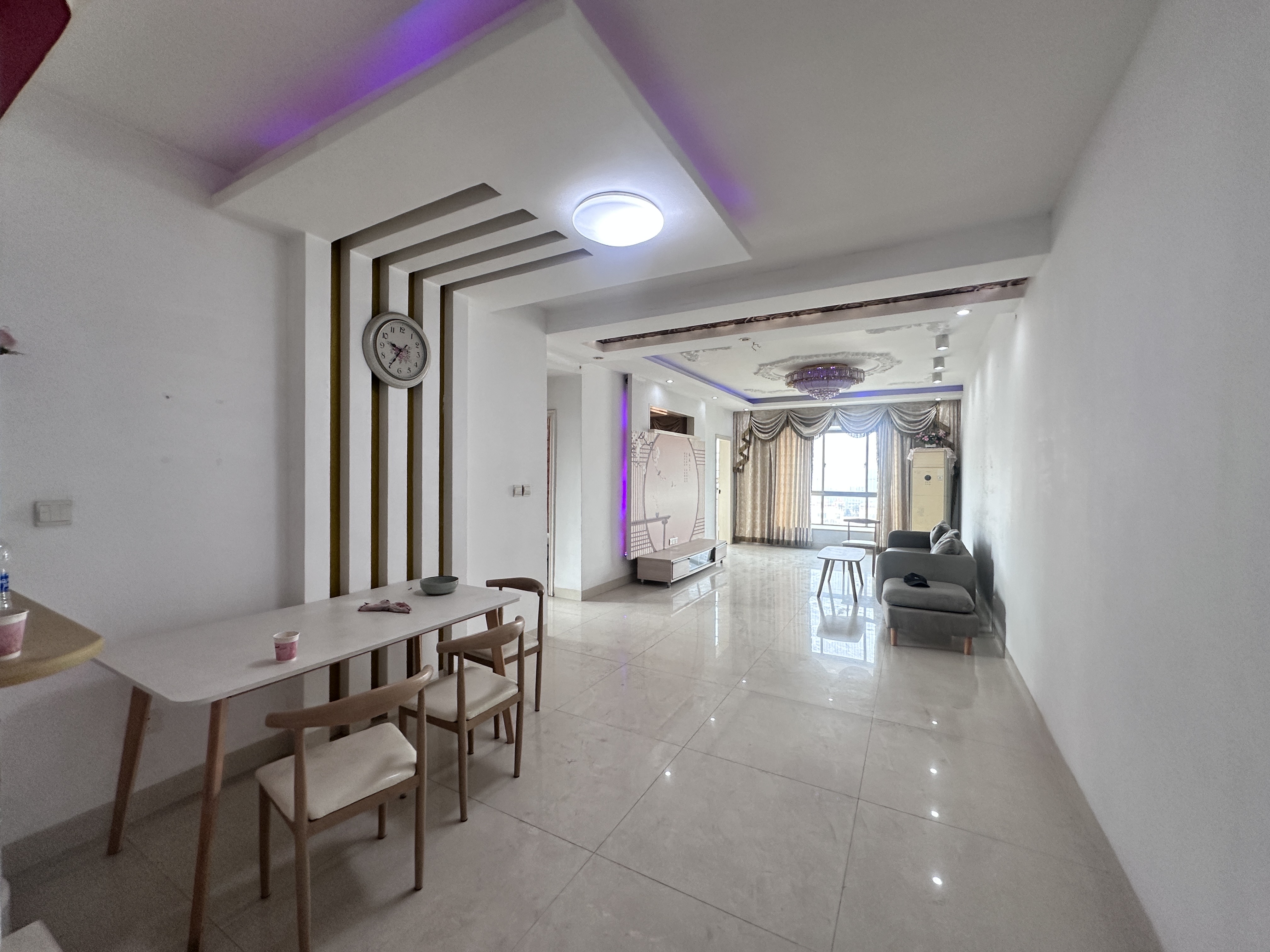 峰景国际 2室2厅1卫 1700.0元/月 峰景国际 2室2厅1卫 1700.0元/月室内图