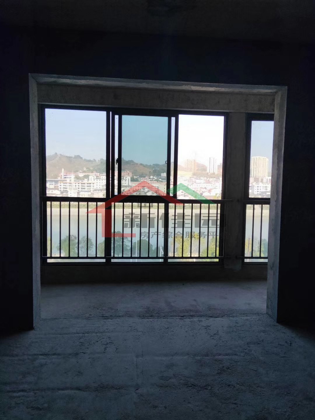 江与城 3室2厅2卫 85.8万 江与城 3室2厅2卫 85.8万客厅