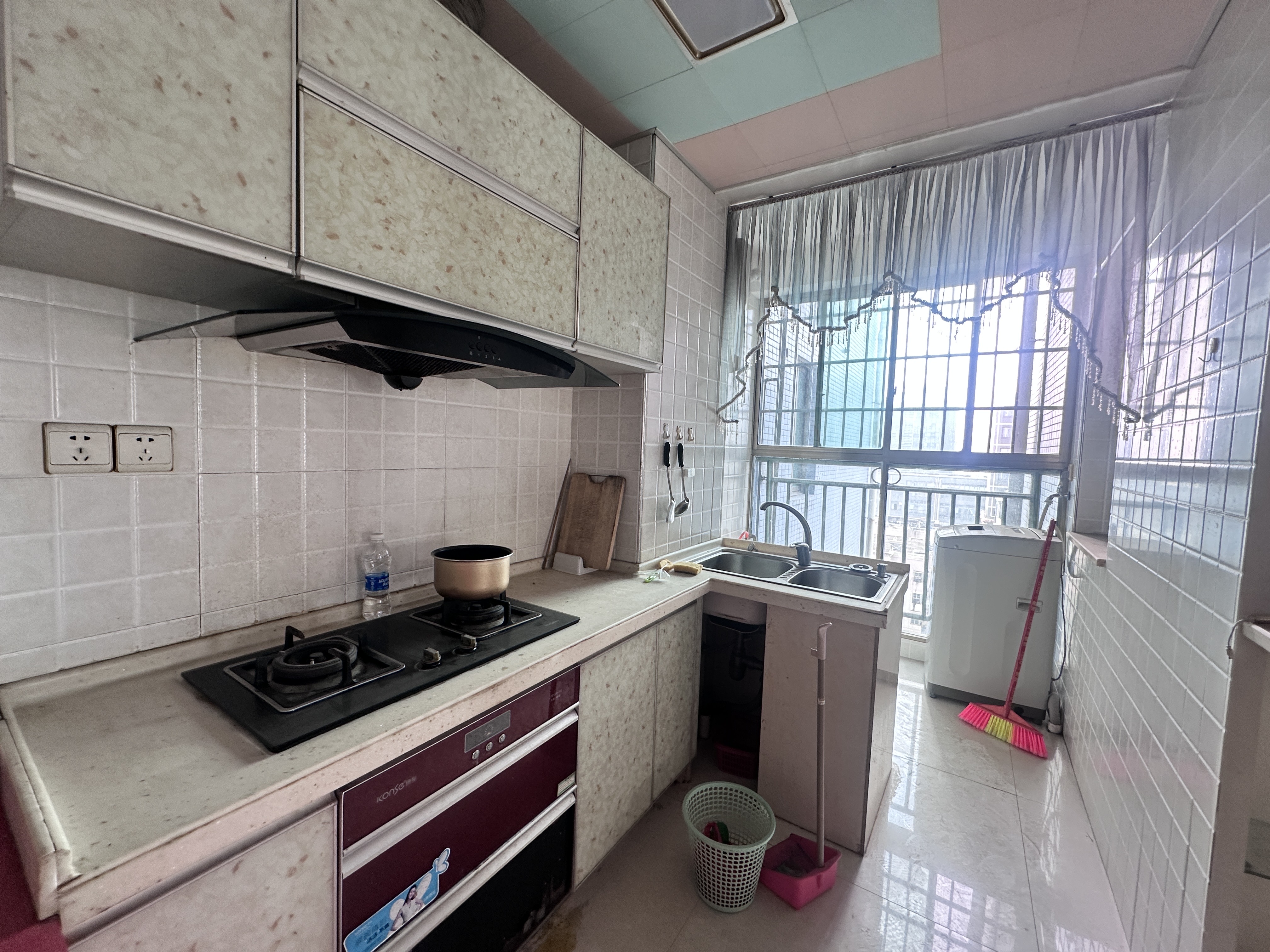 峰景国际 2室2厅1卫 1700.0元/月 峰景国际 2室2厅1卫 1700.0元/月室内图