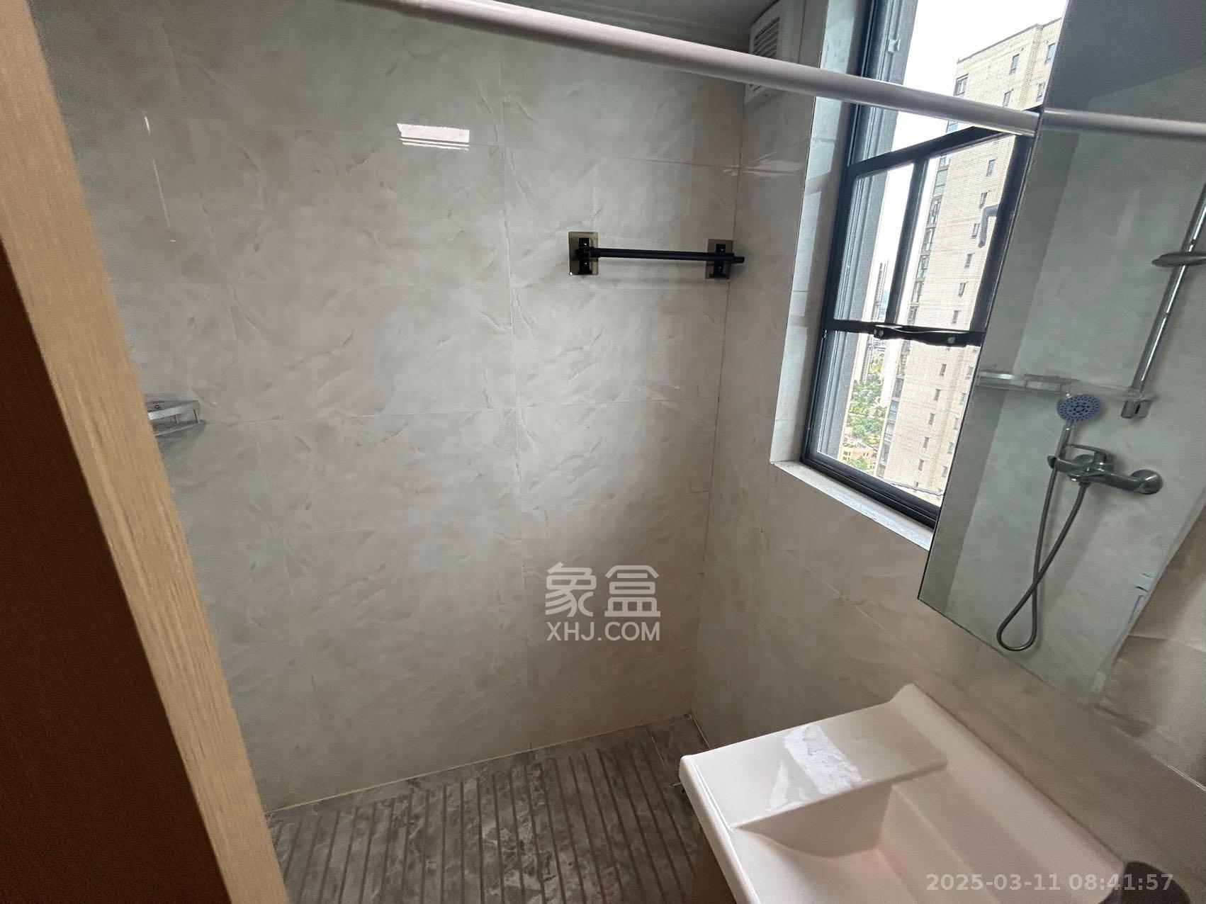 卓越浅水湾  1室0厅0卫   2000.00元/月室内图