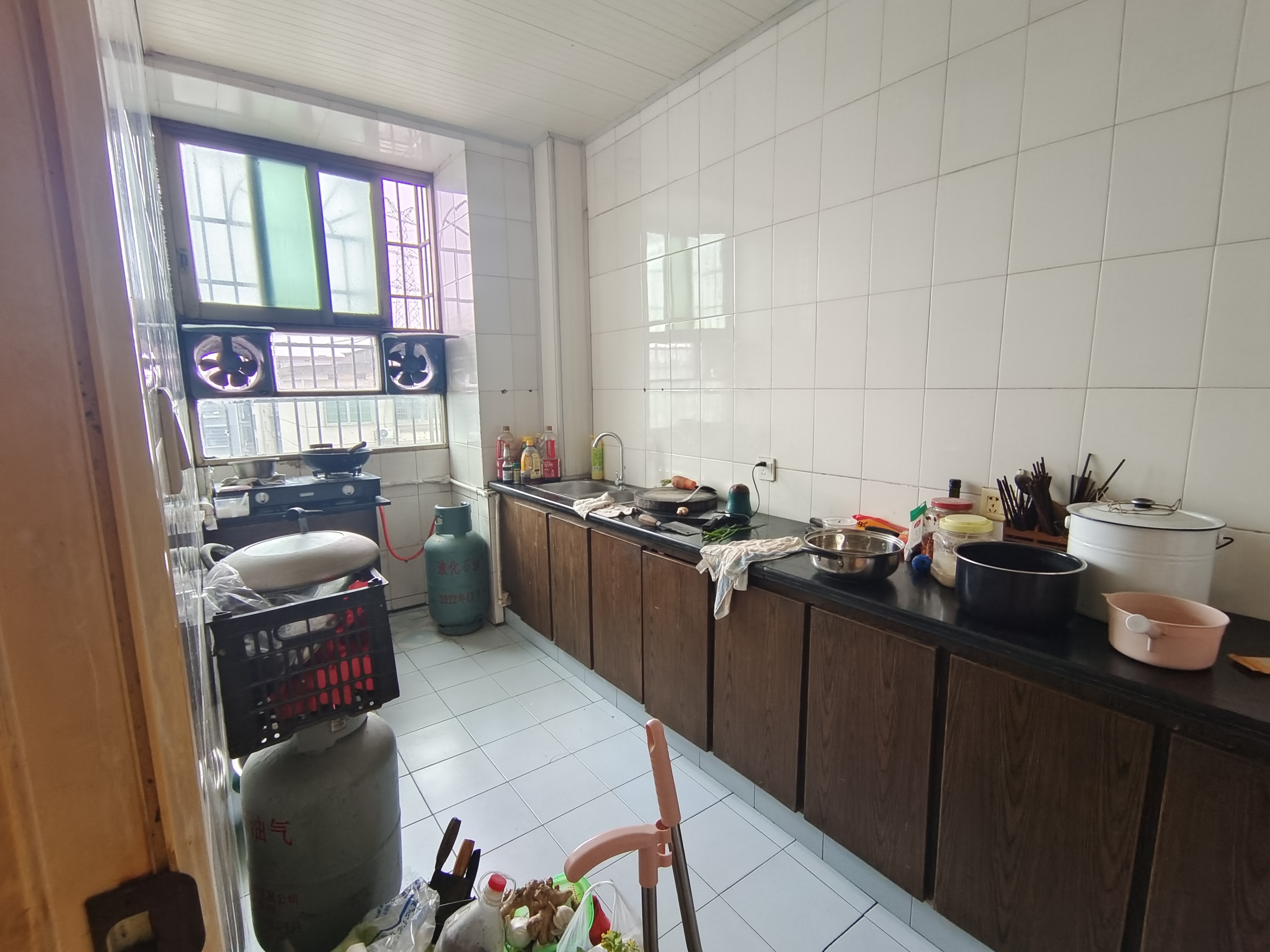 洪家村社区散盘  3室2厅2卫    39.8万 洪家村社区散盘  3室2厅2卫    39.8万室内图