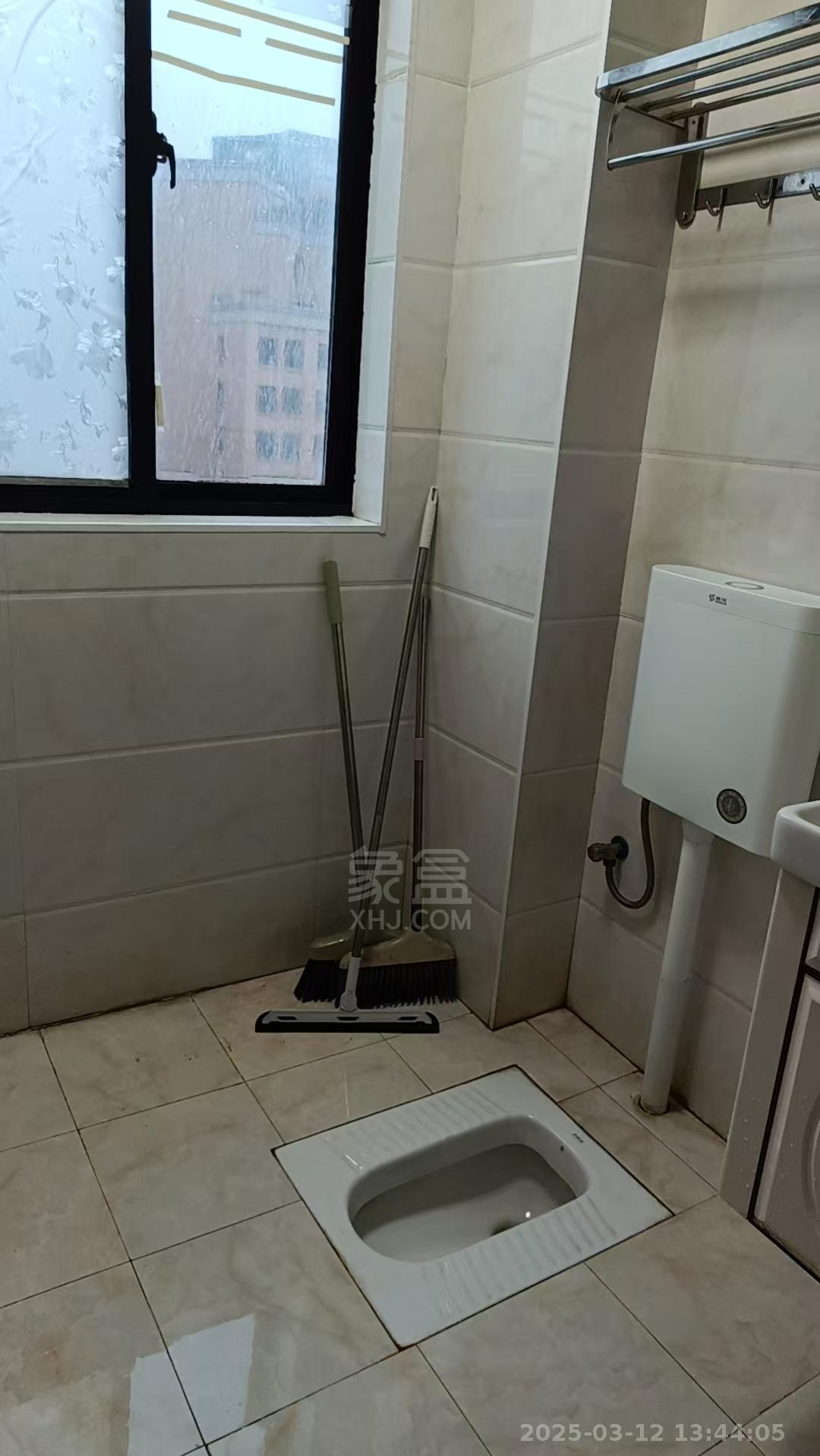 龙腾国际 3室2厅2卫 2000.0元/月 龙腾国际 3室2厅2卫 2000.0元/月室内图