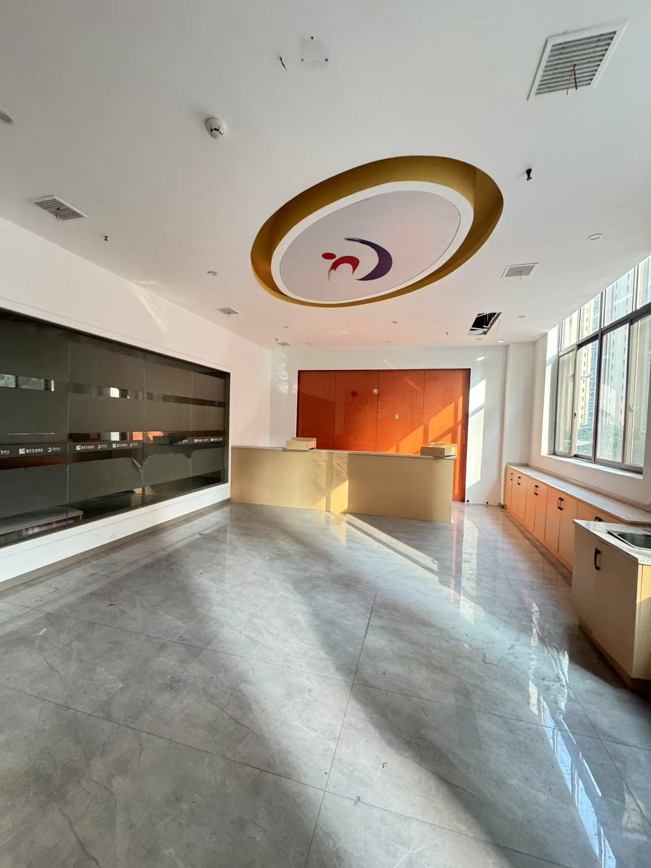 英伦中央首府 1室0厅0卫 5300.00元/月 英伦中央首府 1室0厅0卫 5300.00元/月室内图