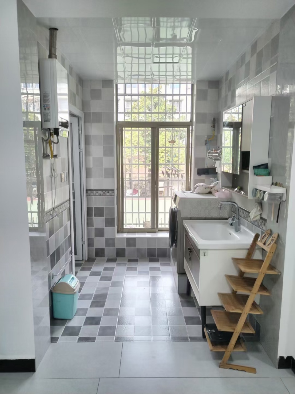 娄底人文师范学院家属楼  3室2厅1卫    1300.0元/月室内图