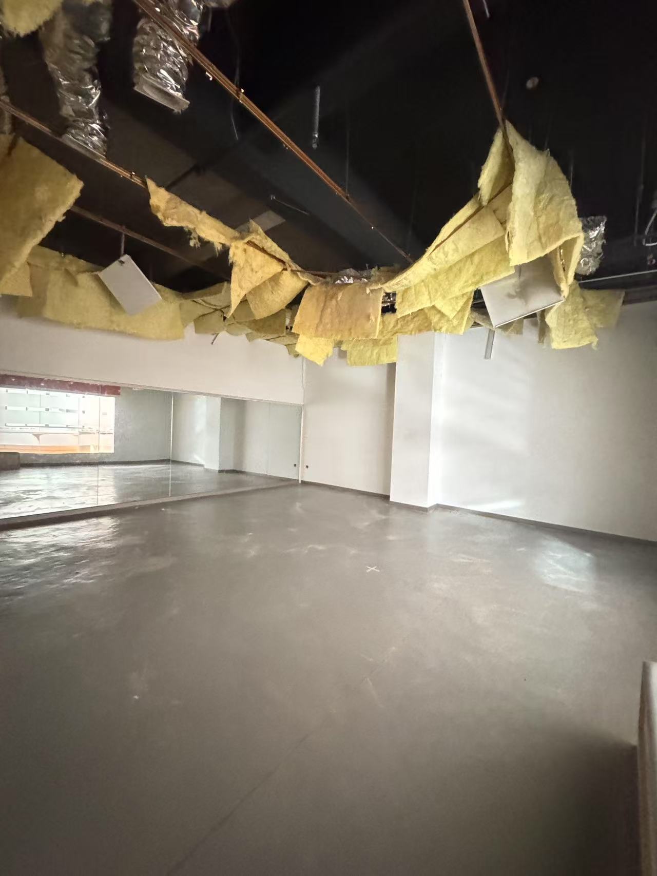 英伦中央首府 1室0厅0卫 5300.00元/月 英伦中央首府 1室0厅0卫 5300.00元/月室内图