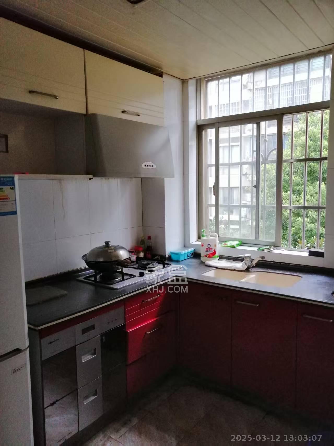 新星小区  3室2厅1卫   1600.00元/月室内图
