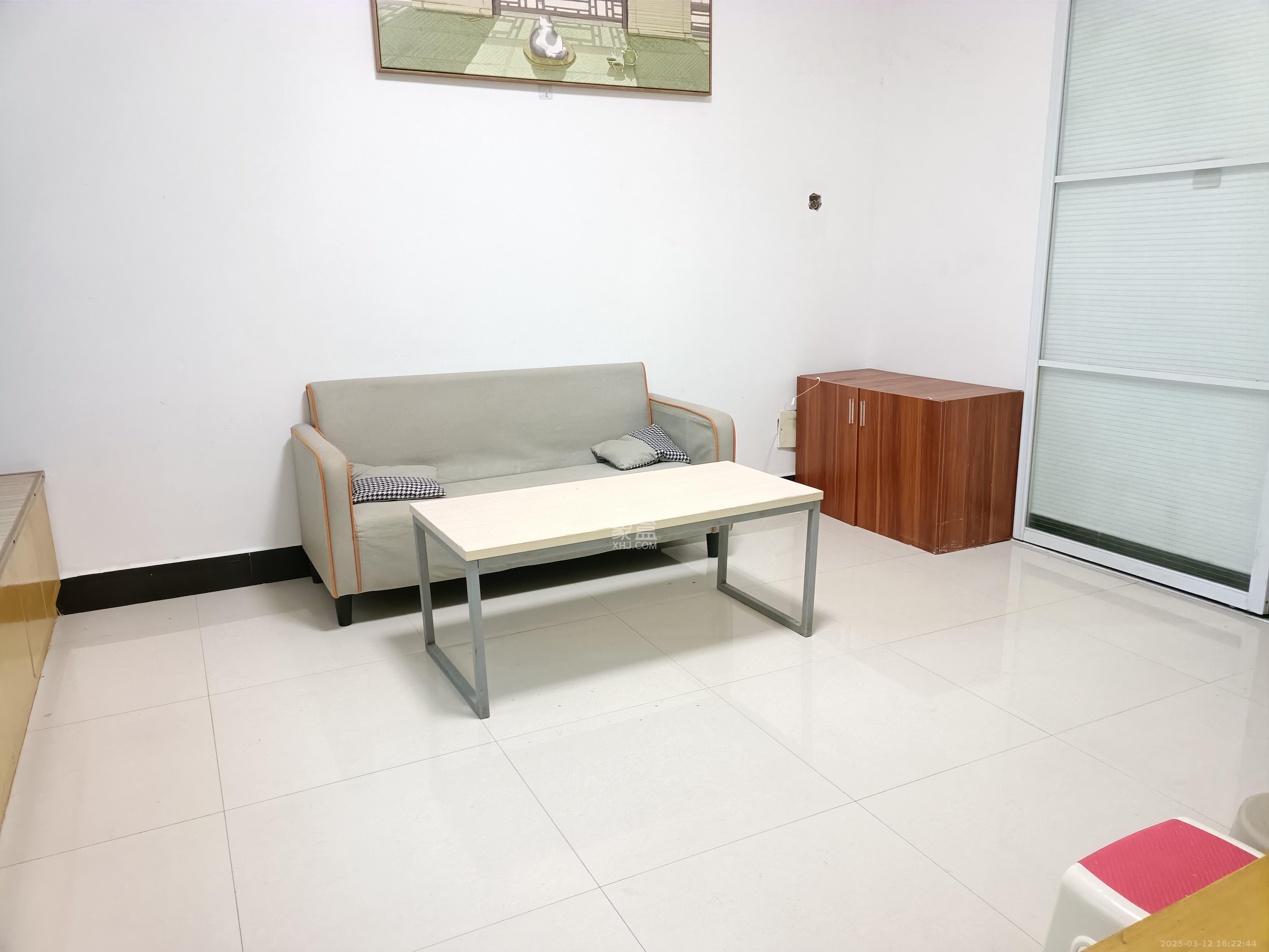 名富公寓  1室1厅1卫    1700.0元/月 名富公寓  1室1厅1卫    1700.0元/月室内图