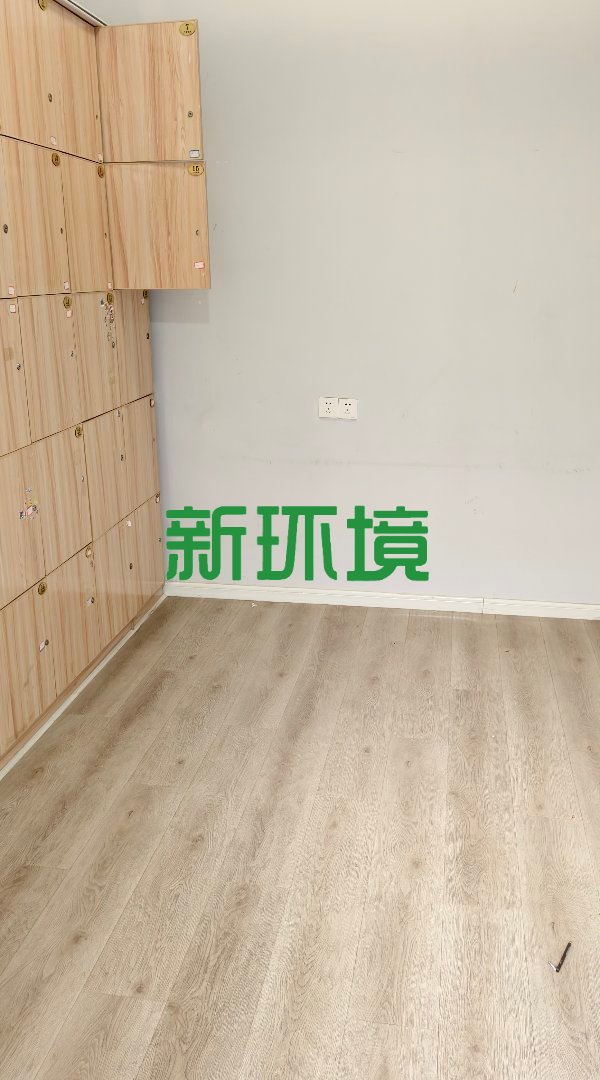 市中心散盘  4室1厅1卫    225.0万 市中心散盘  4室1厅1卫    225.0万客厅