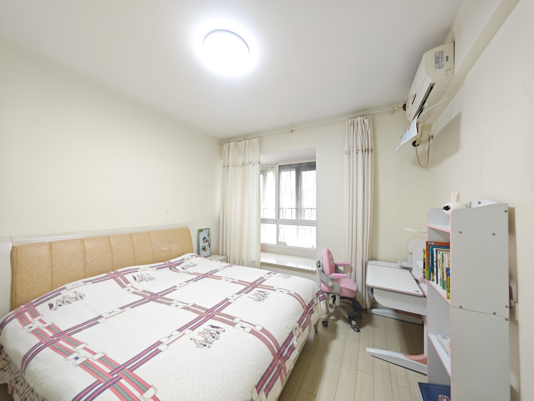 奥林匹克花园 4室2厅2卫 108.0万 奥林匹克花园 4室2厅2卫 108.0万卧室