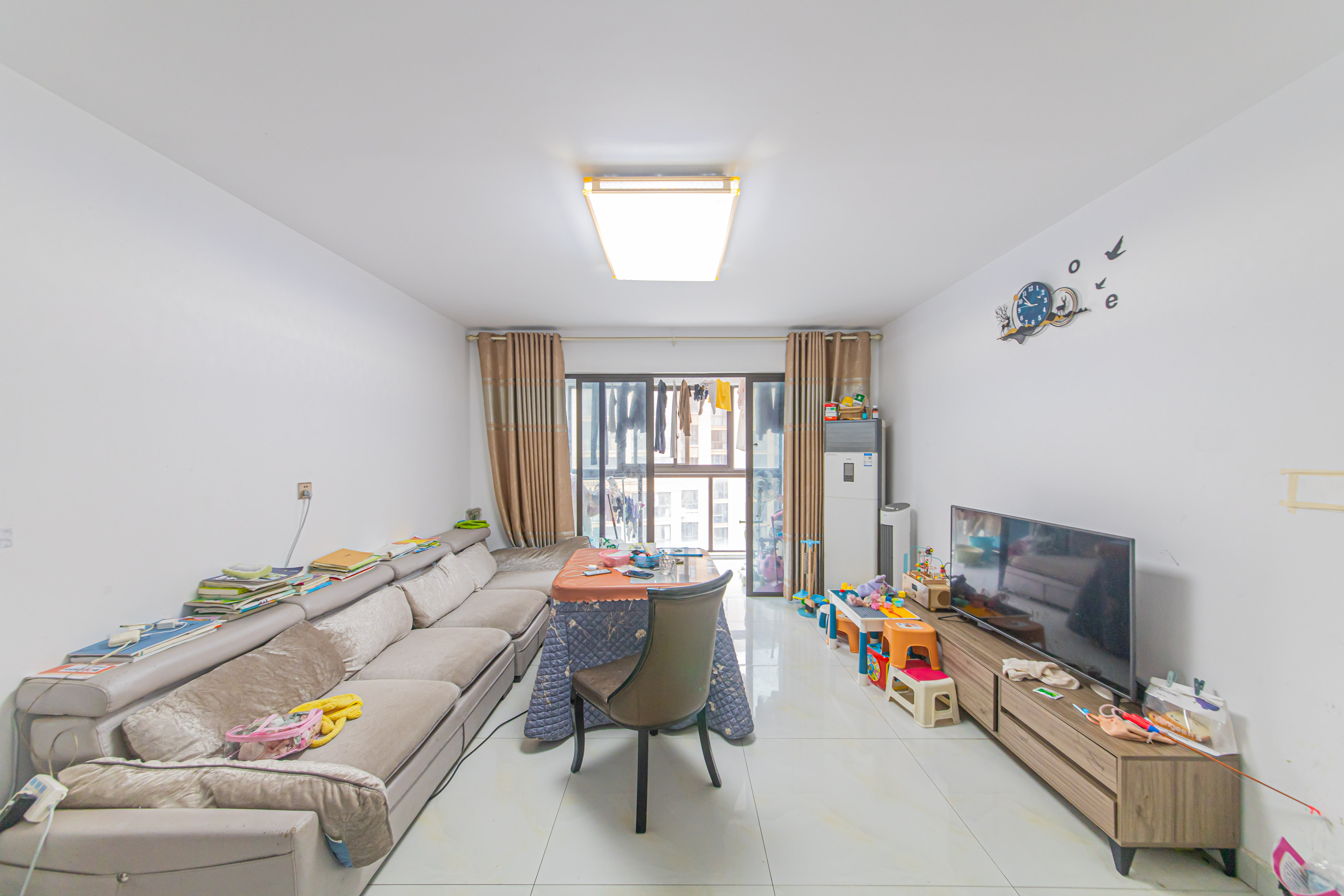 鑫远悦城(鑫远悦时代) 4室2厅2卫 135.0万 鑫远悦城(鑫远悦时代) 4室2厅2卫 135.0万客厅