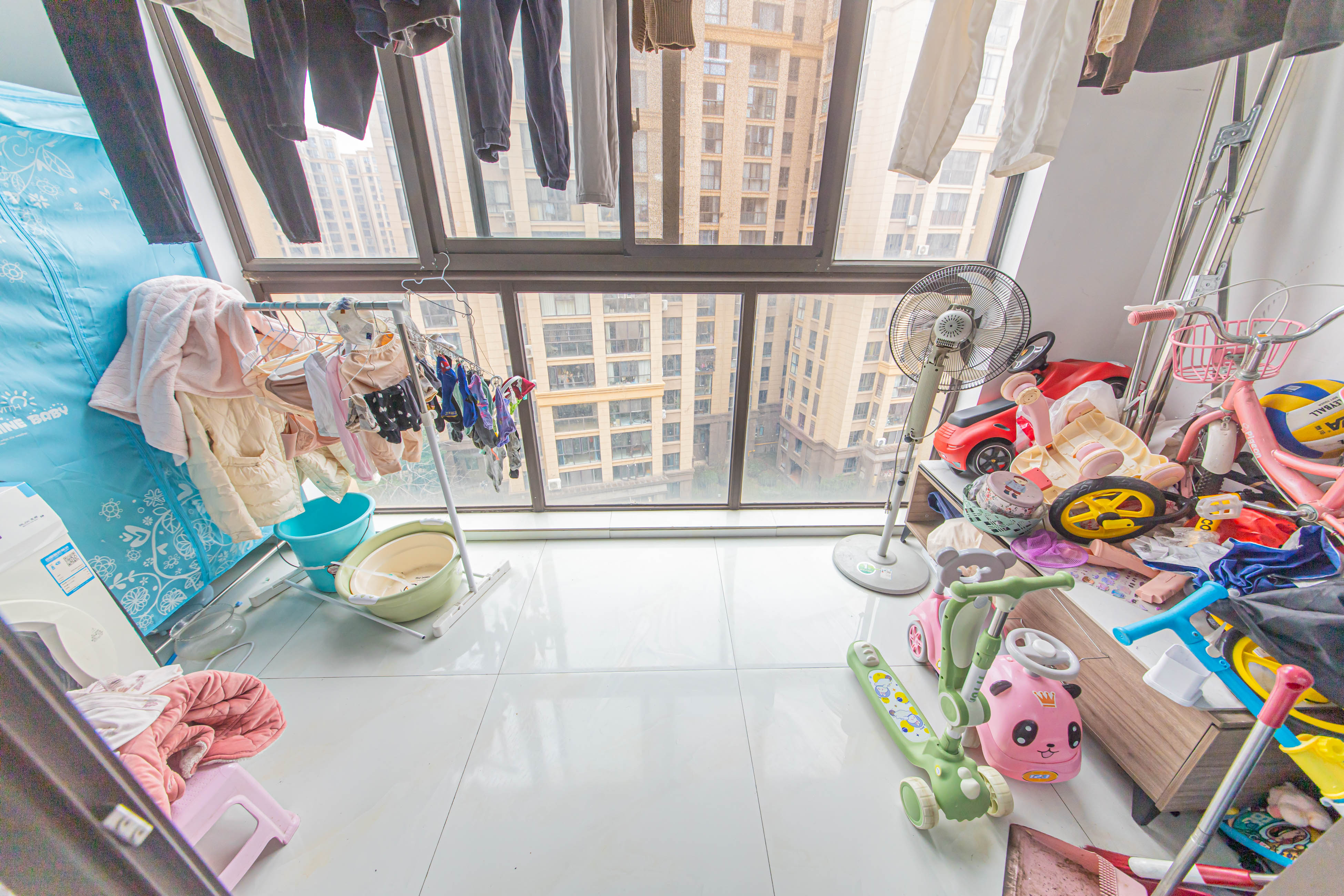 鑫远悦城(鑫远悦时代) 4室2厅2卫 135.0万 鑫远悦城(鑫远悦时代) 4室2厅2卫 135.0万阳台