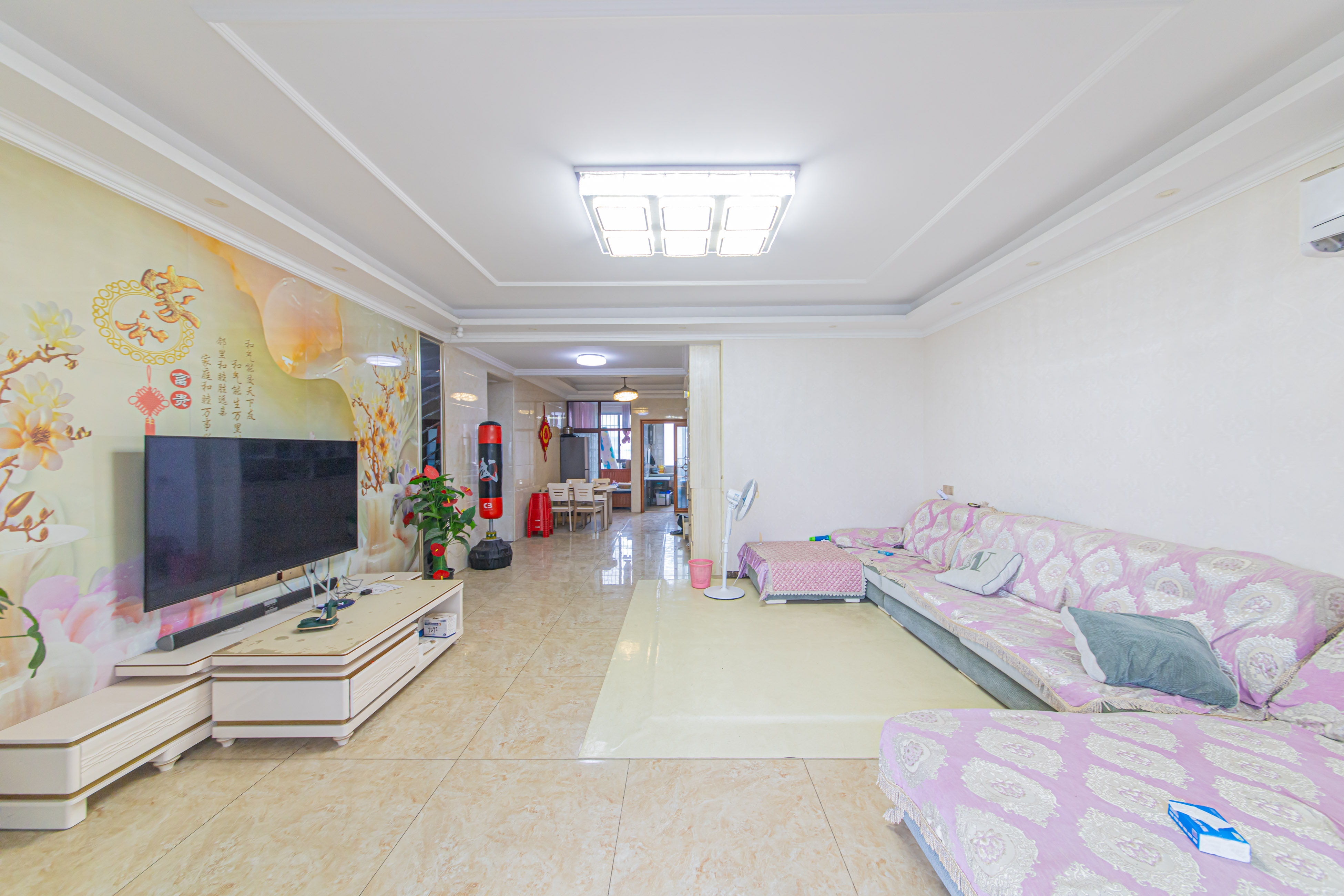 长城水郡 4室2厅1卫 121.8万 长城水郡 4室2厅1卫 121.8万客厅