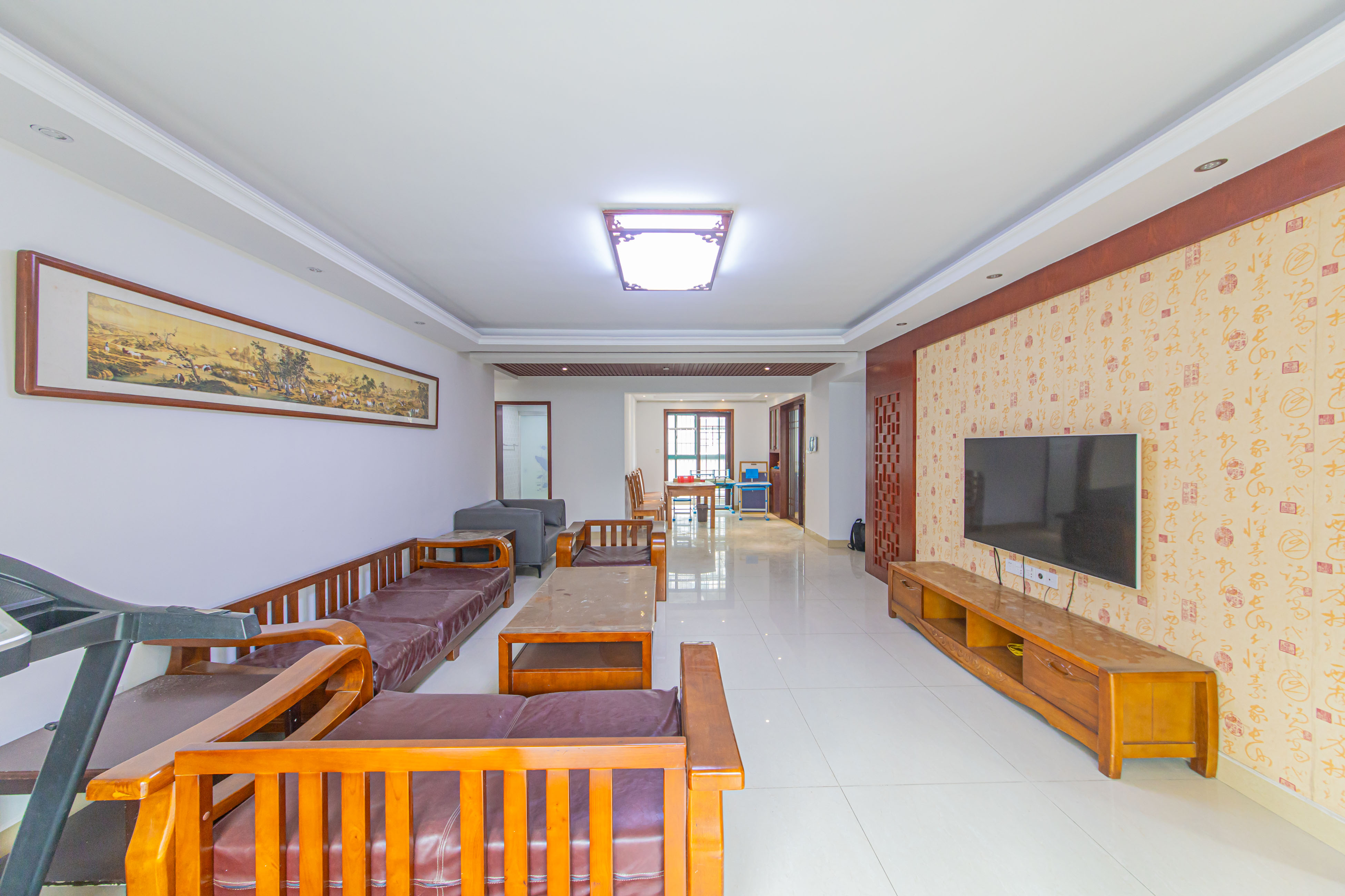 华天苑 4室2厅2卫 168.0万 华天苑 4室2厅2卫 168.0万客厅