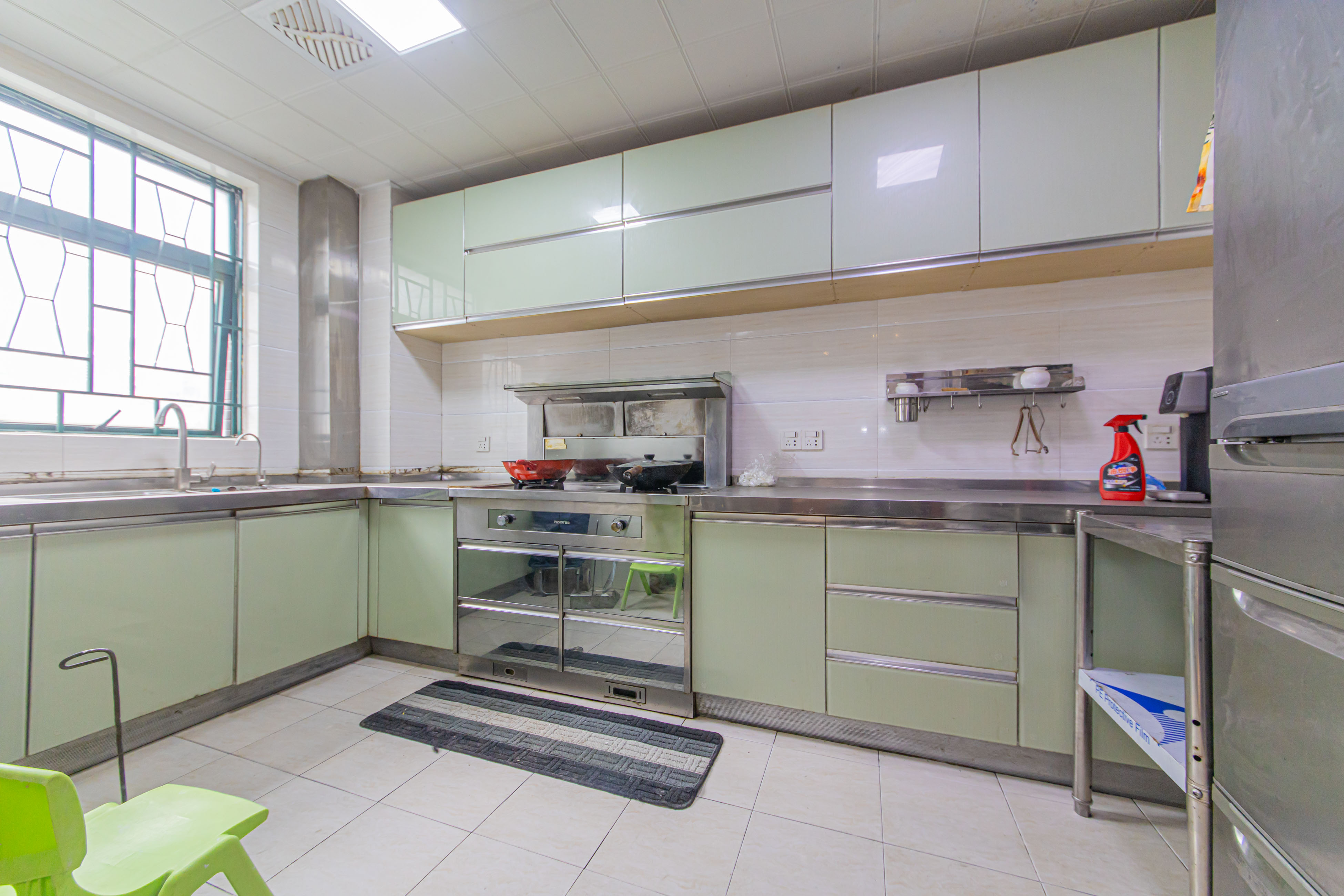 华天苑 4室2厅2卫 168.0万 华天苑 4室2厅2卫 168.0万厨房