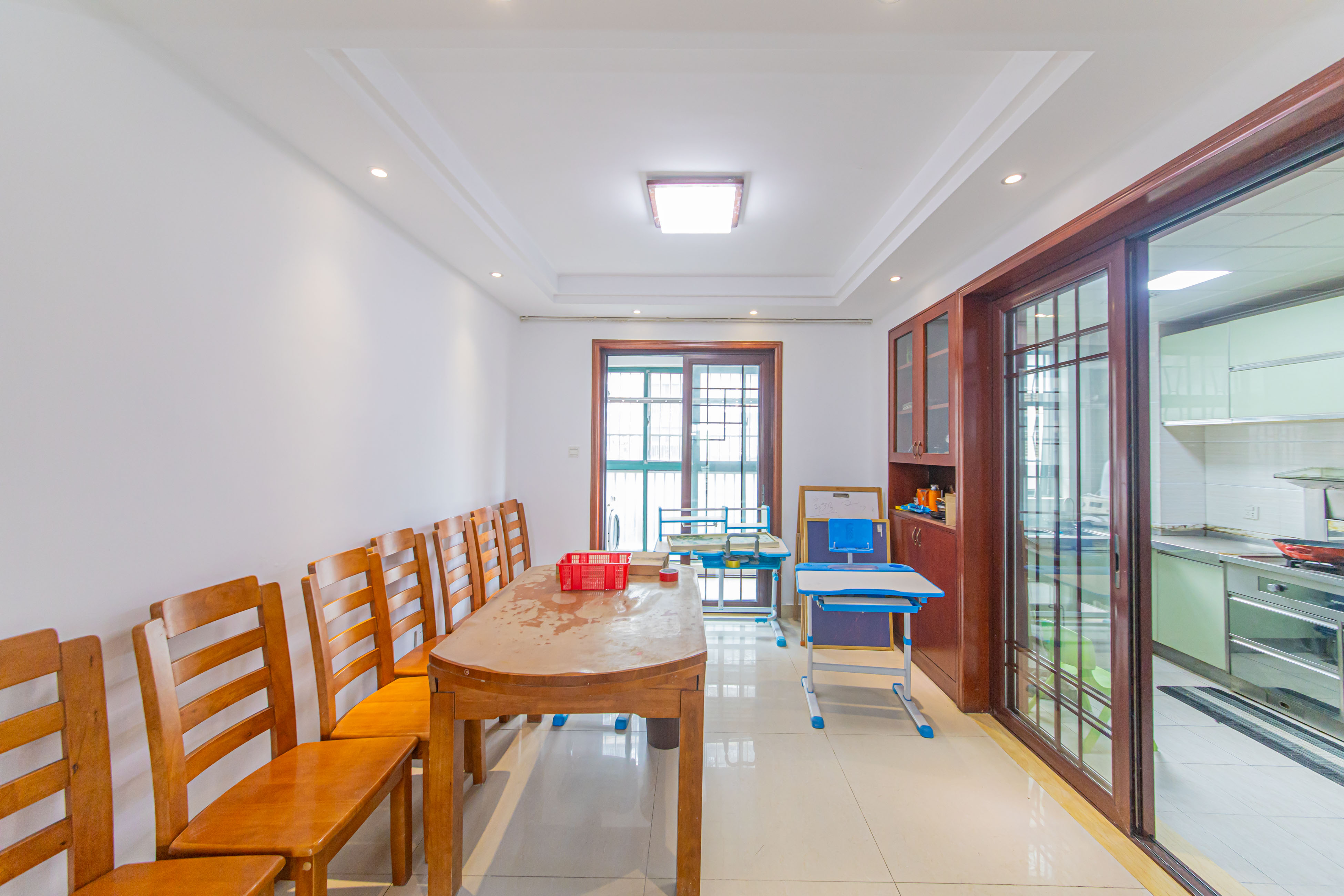 华天苑 4室2厅2卫 168.0万 华天苑 4室2厅2卫 168.0万客厅