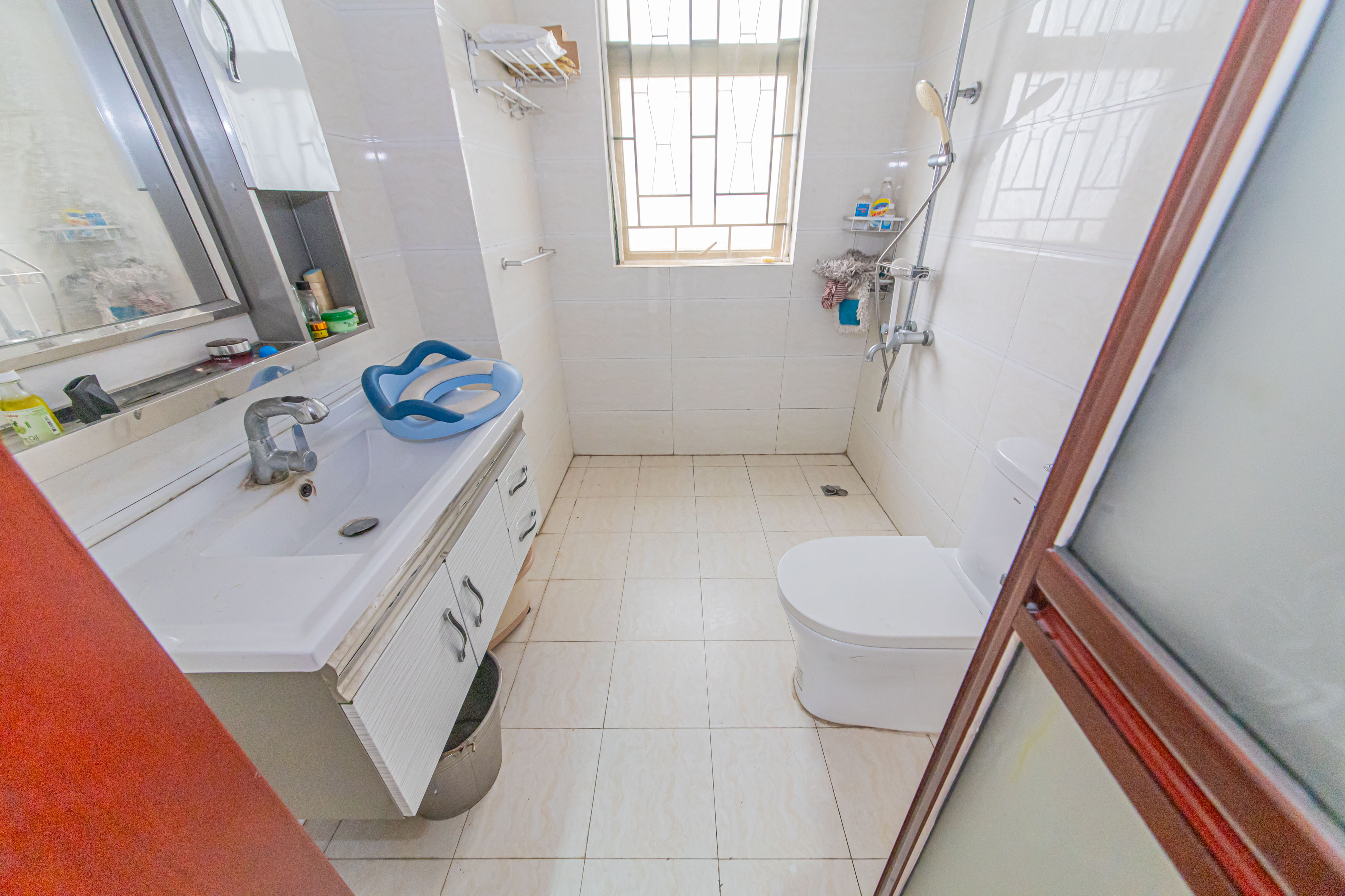 华天苑 4室2厅2卫 168.0万 华天苑 4室2厅2卫 168.0万卫生间