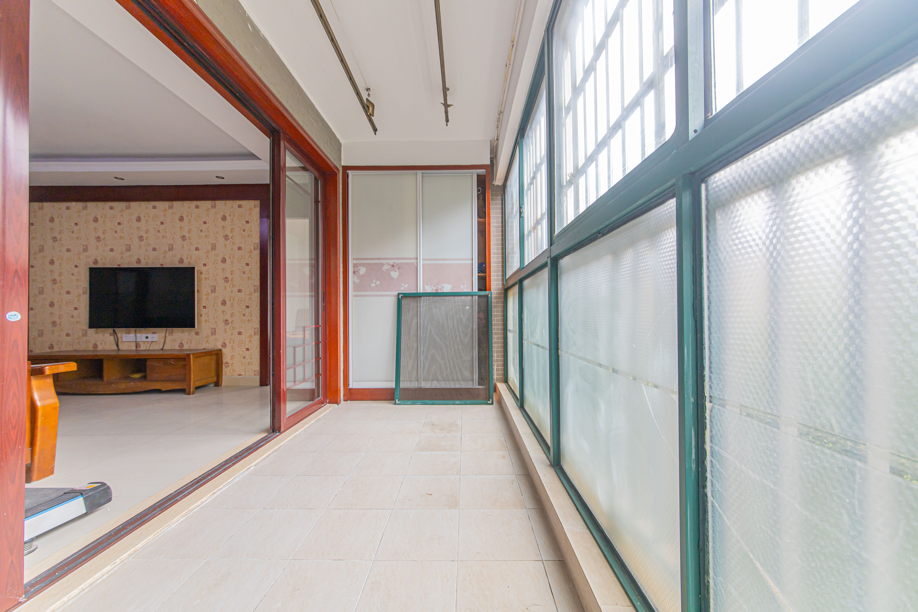 华天苑 4室2厅2卫 168.0万 华天苑 4室2厅2卫 168.0万阳台