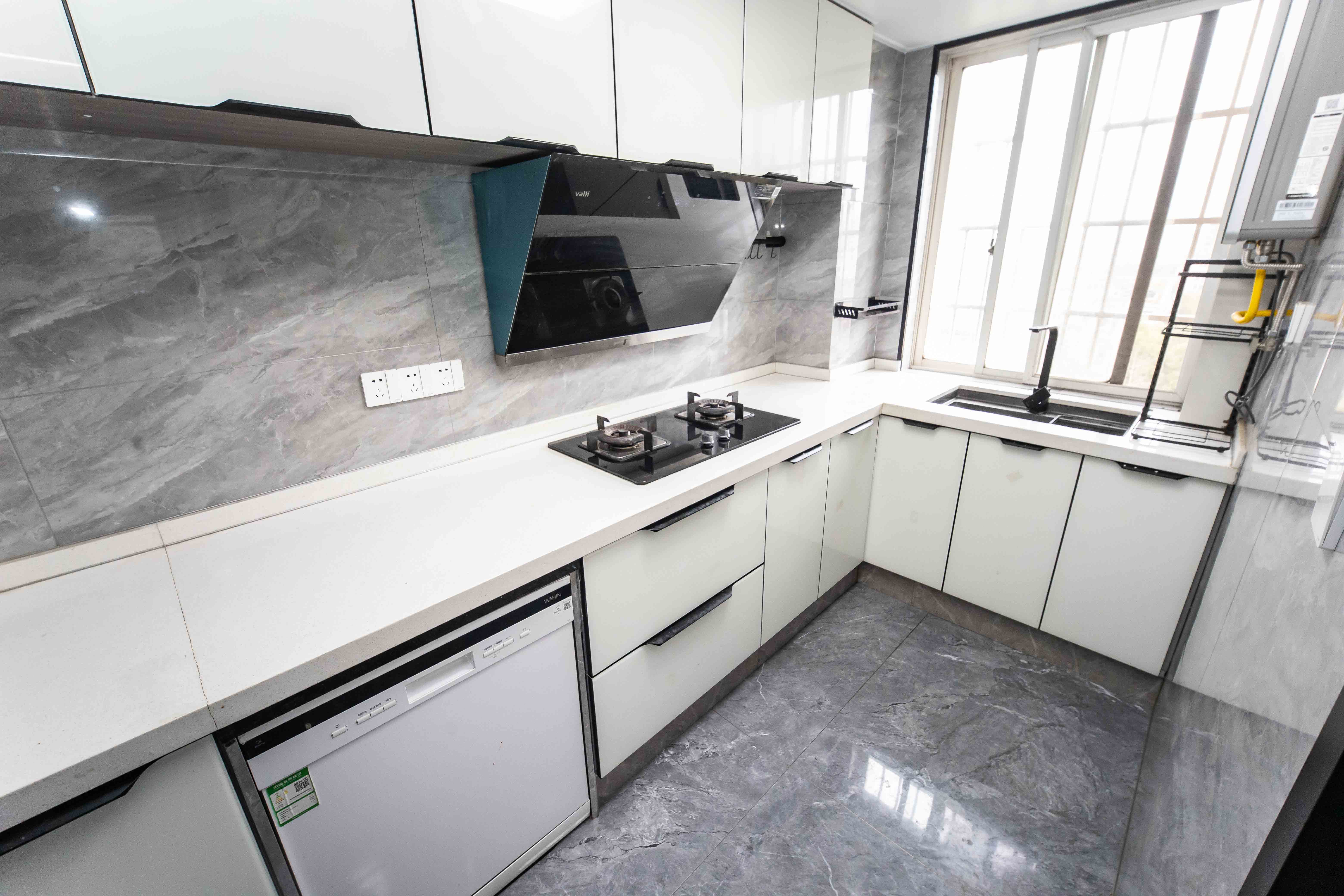 运通馨苑 3室2厅2卫 105.0万 运通馨苑 3室2厅2卫 105.0万厨房