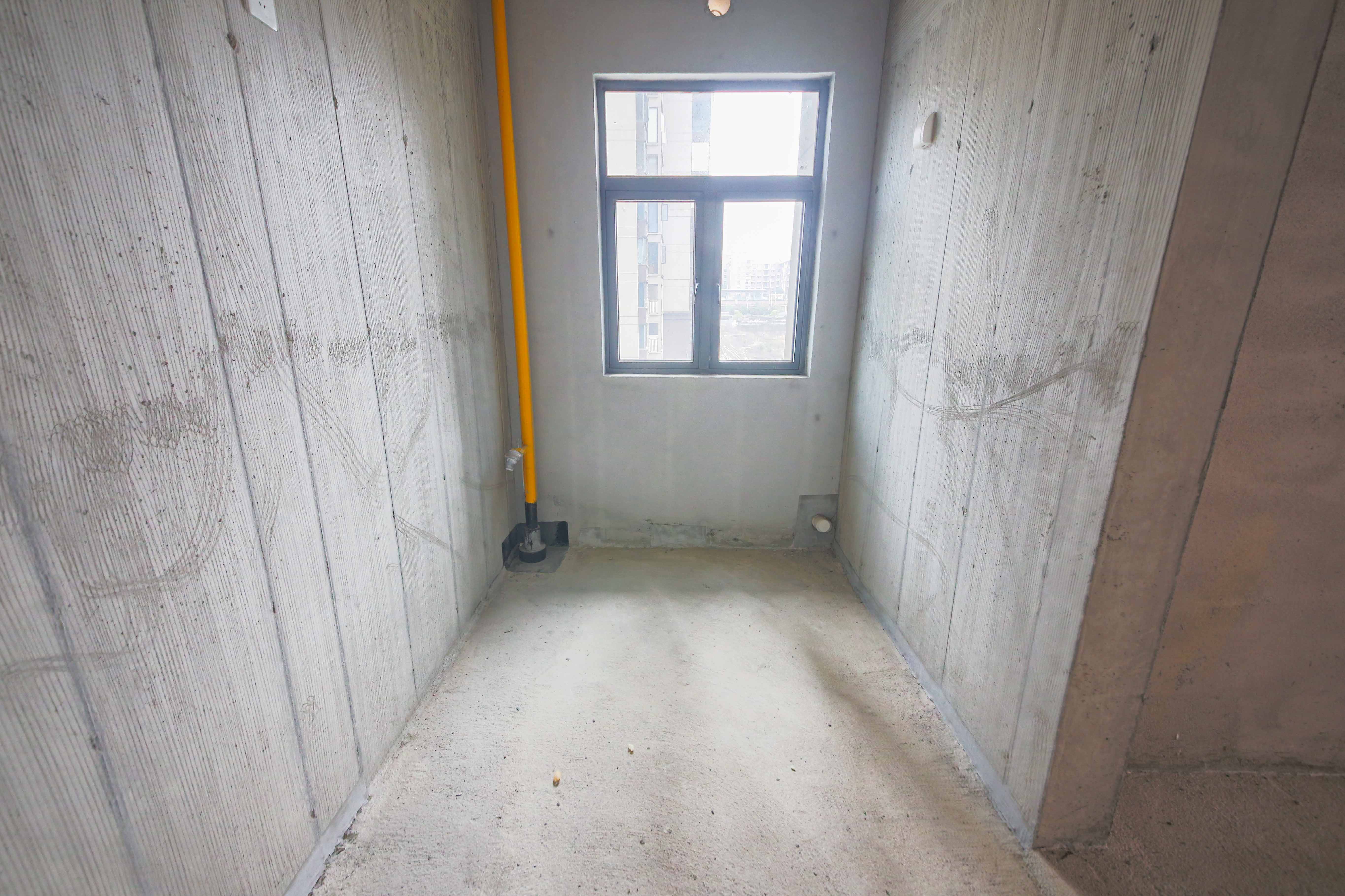 中建钰和城  4室2厅2卫   175.00万厨房