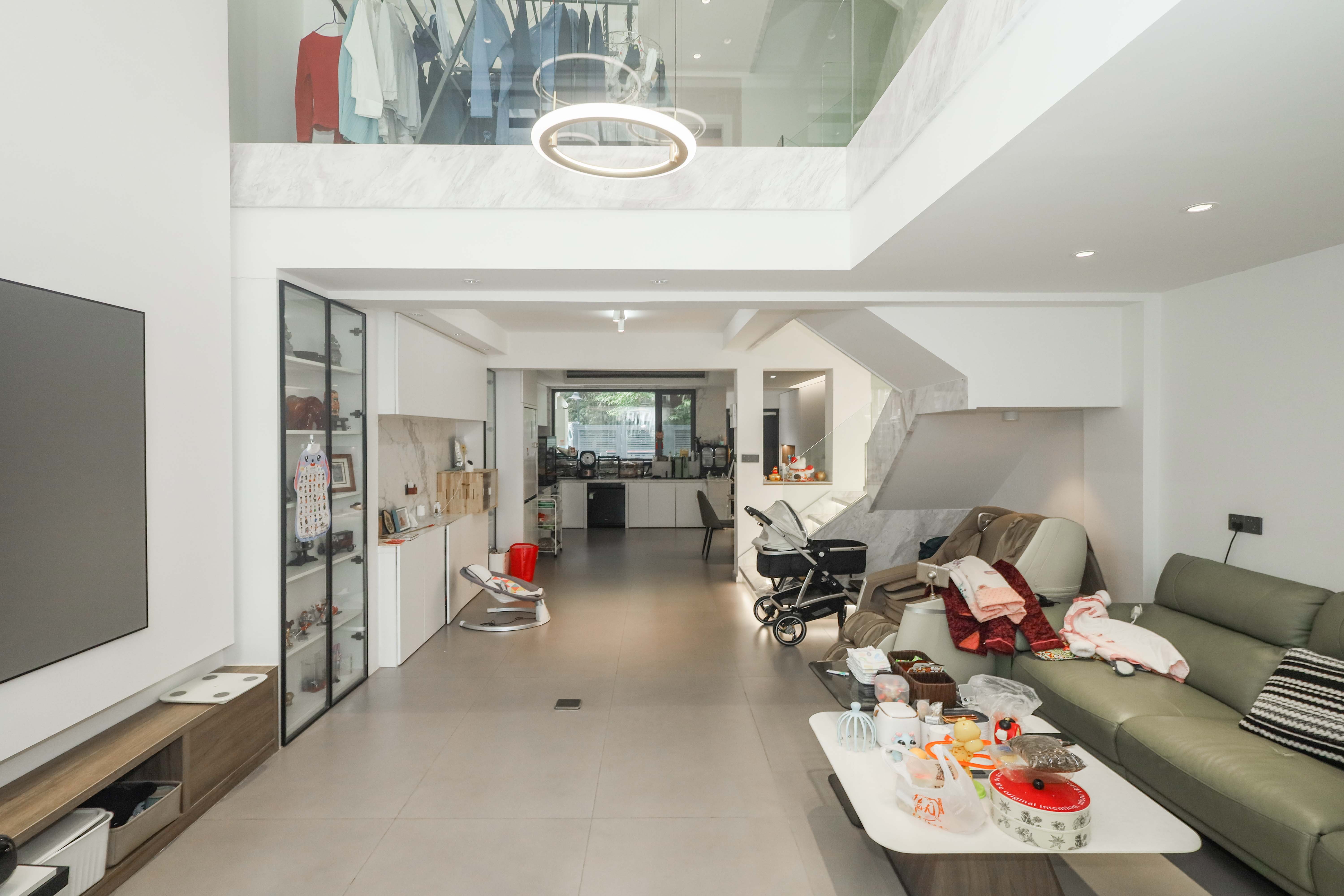 山水英伦 5室2厅3卫 348.0万 山水英伦 5室2厅3卫 348.0万客厅