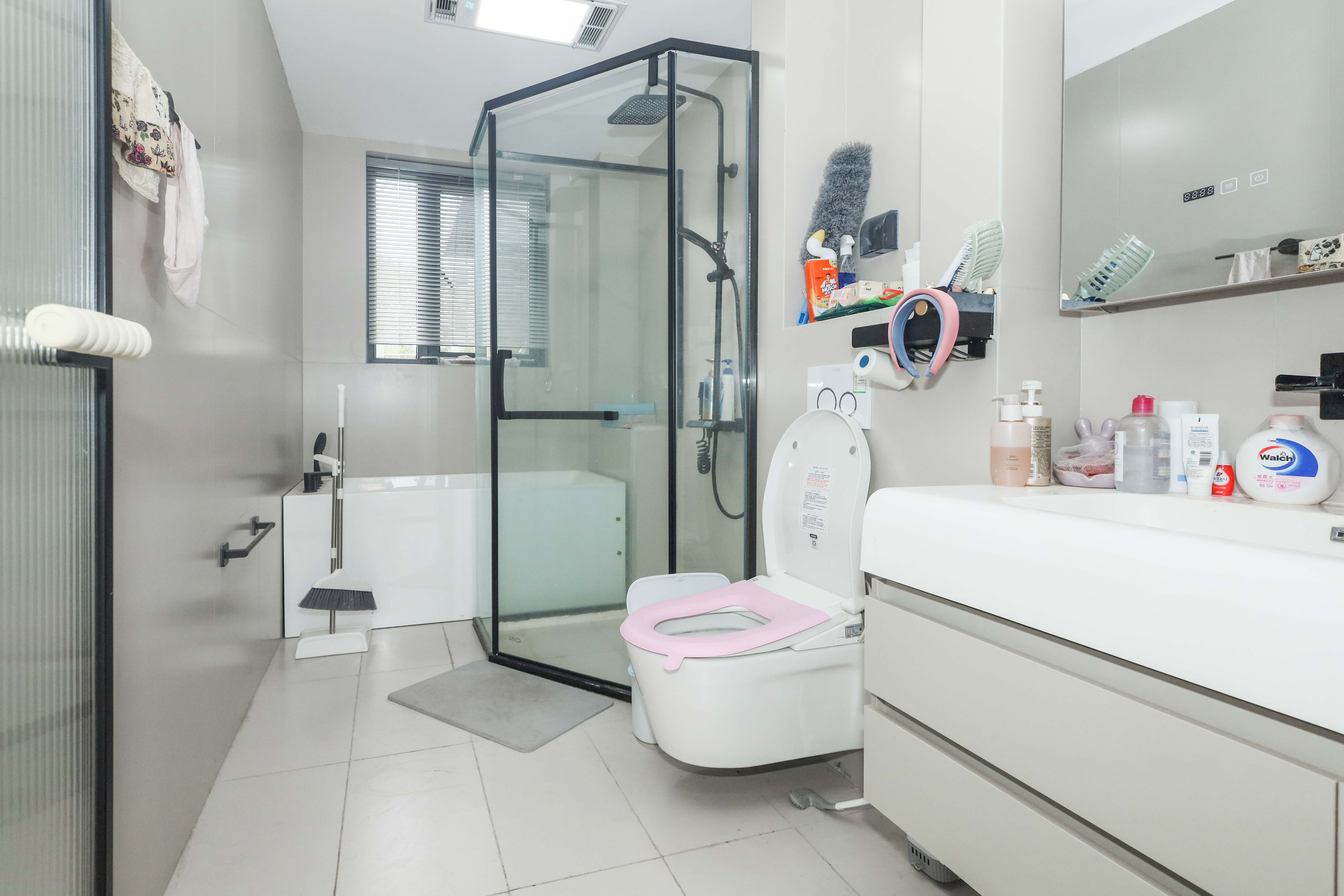 山水英伦 5室2厅3卫 348.0万 山水英伦 5室2厅3卫 348.0万卫生间