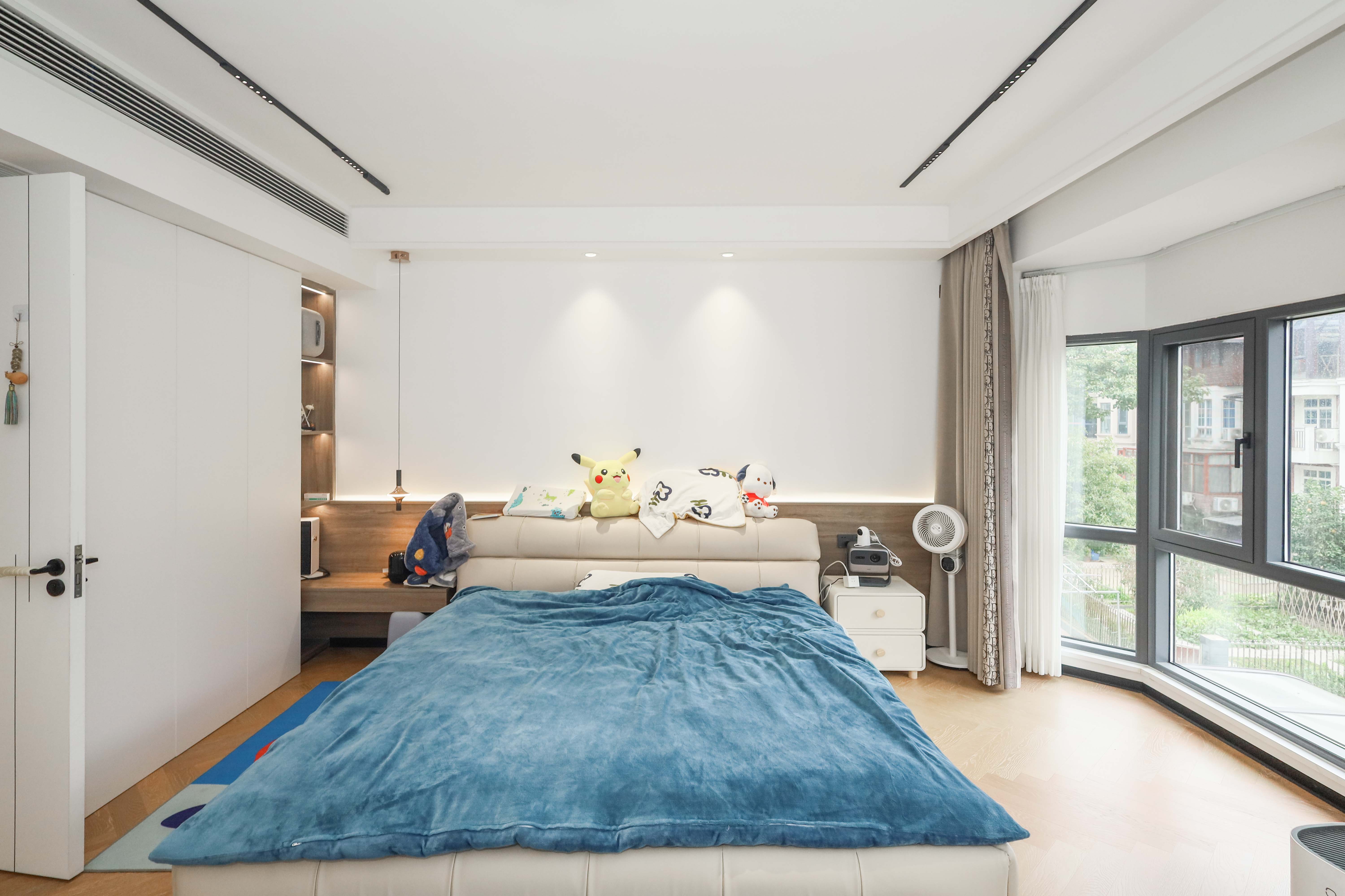 山水英伦 5室2厅3卫 348.0万 山水英伦 5室2厅3卫 348.0万卧室