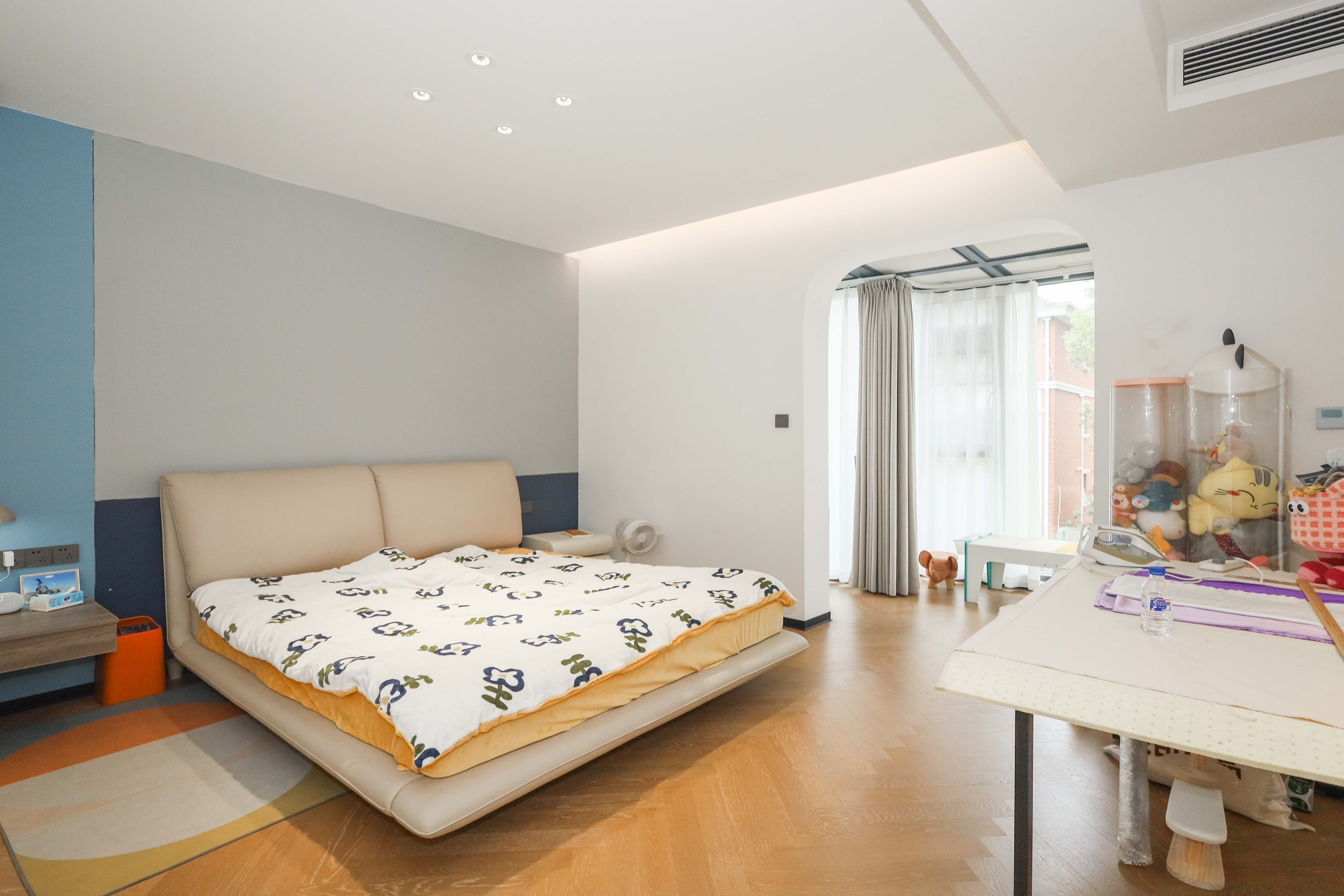 山水英伦 5室2厅3卫 348.0万 山水英伦 5室2厅3卫 348.0万卧室