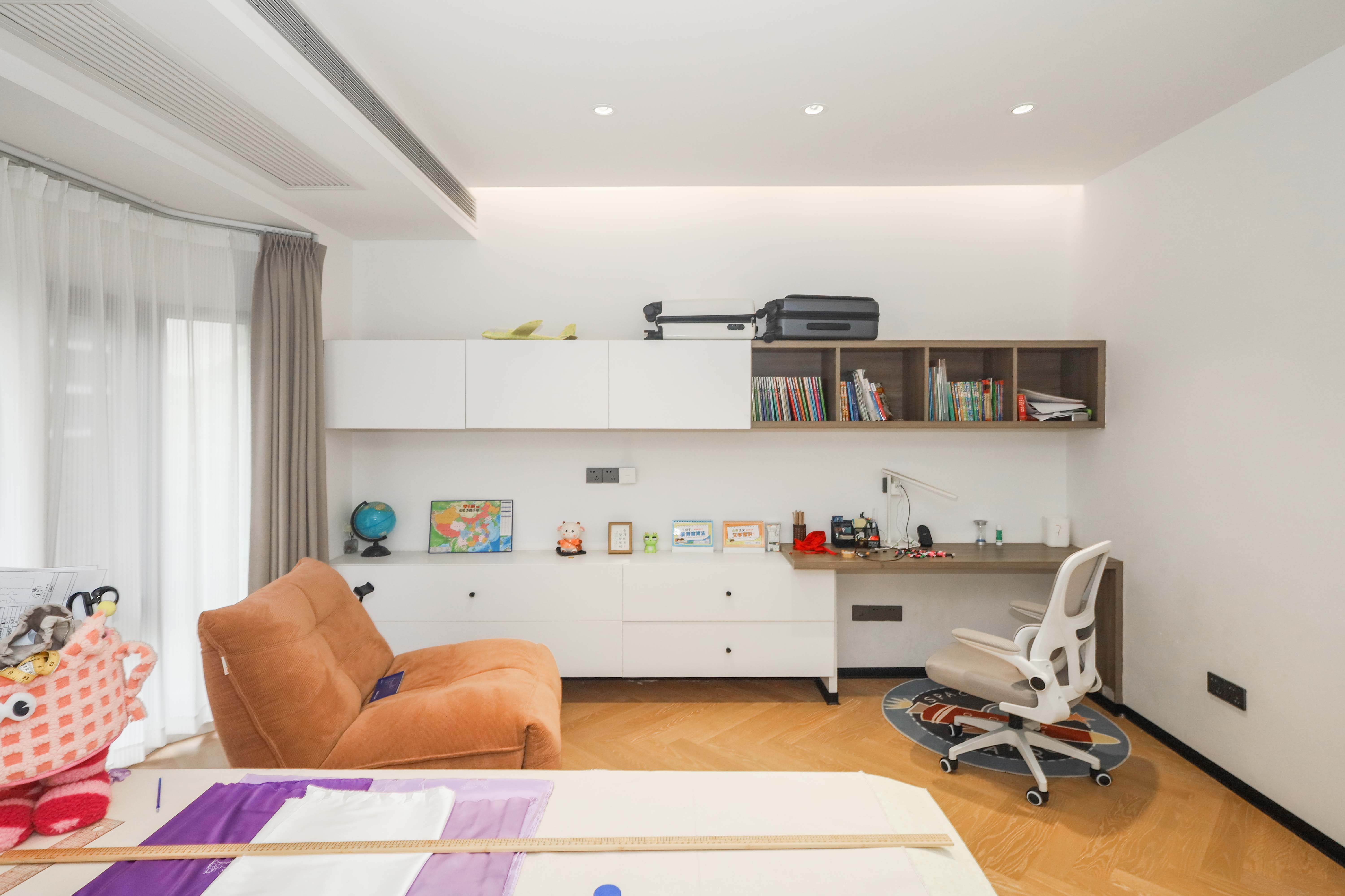 山水英伦 5室2厅3卫 348.0万 山水英伦 5室2厅3卫 348.0万卧室