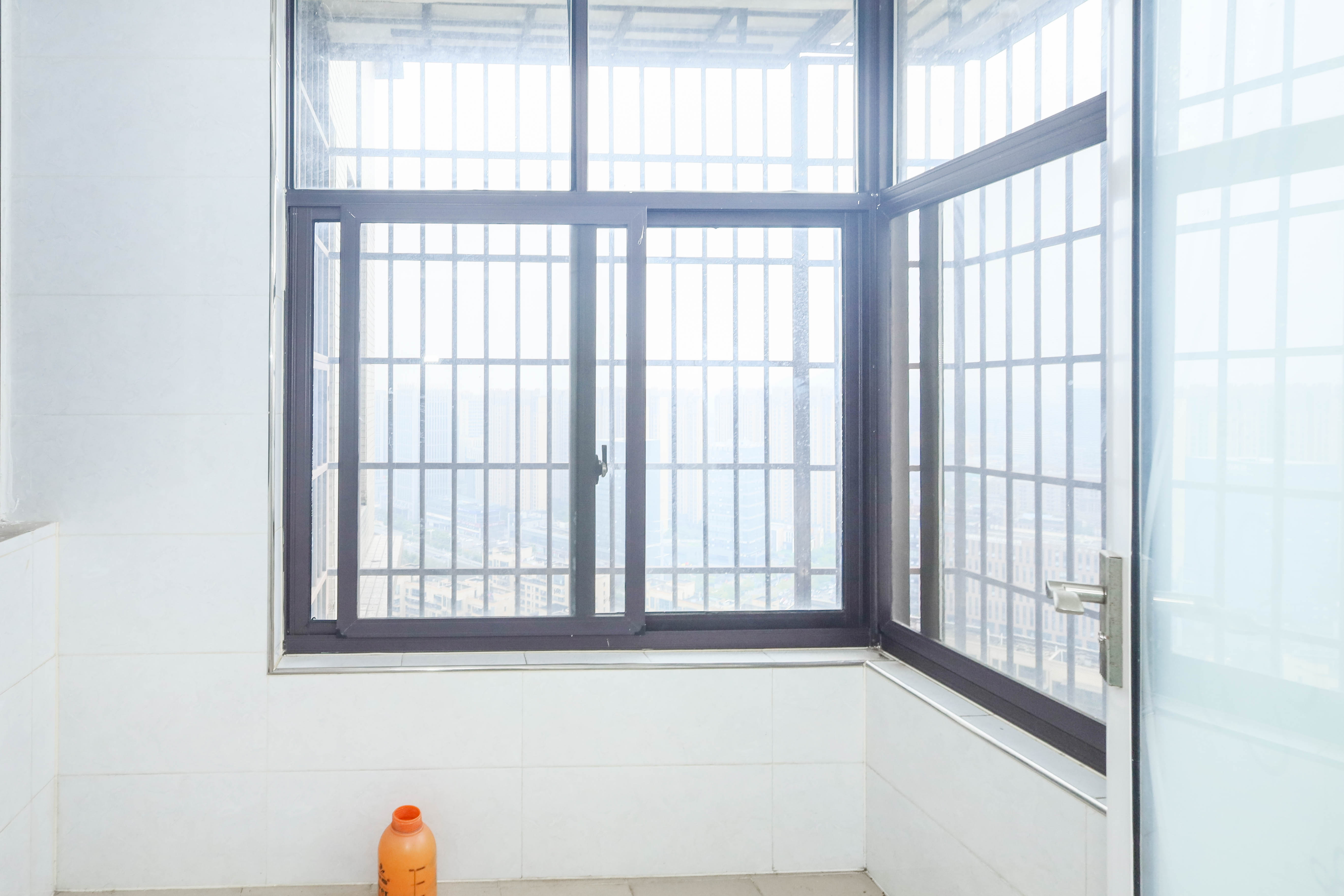 保利麓谷林语E区  4室2厅2卫    106.0万 保利麓谷林语E区  4室2厅2卫    106.0万厨房