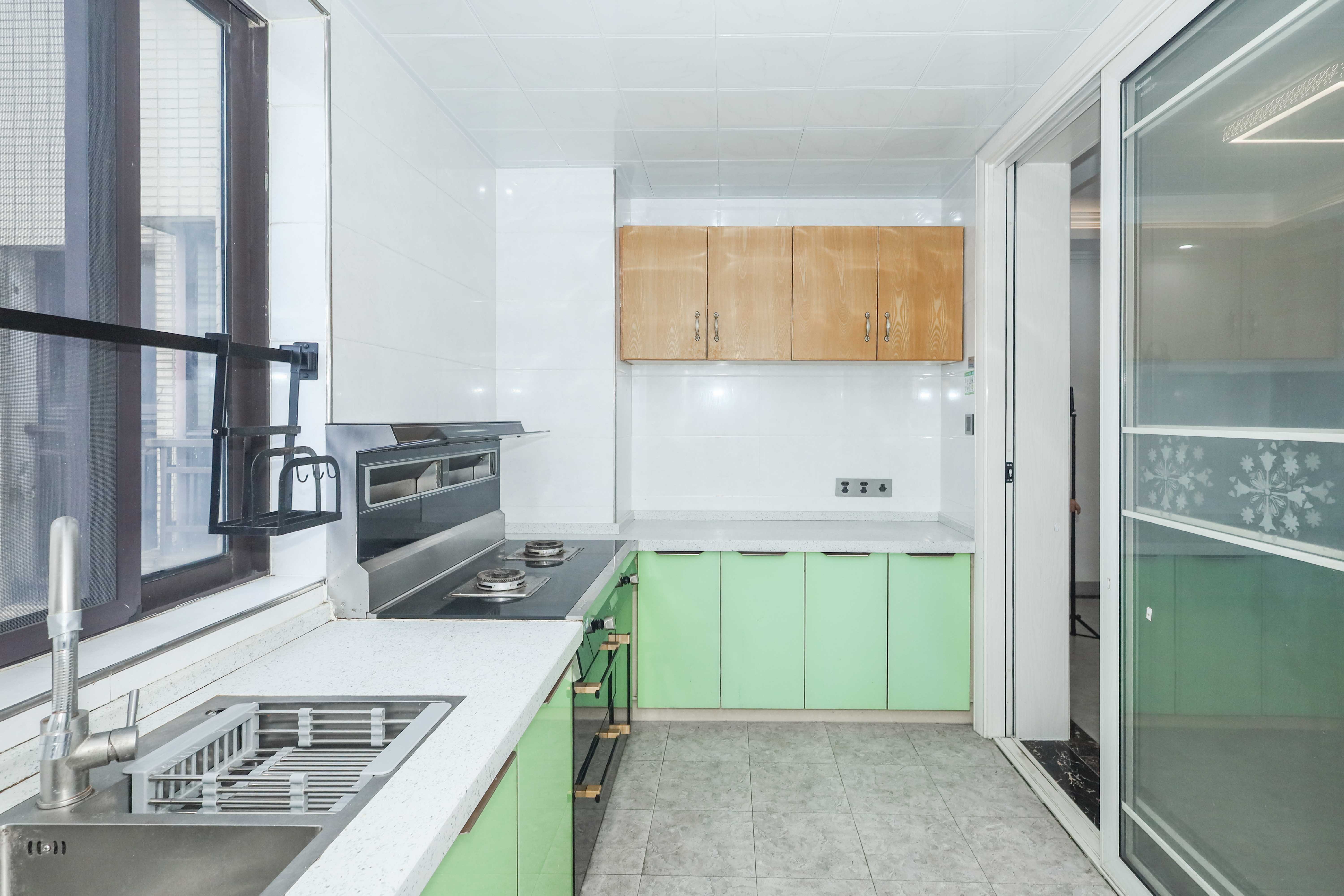 保利麓谷林语E区  4室2厅2卫    106.0万 保利麓谷林语E区  4室2厅2卫    106.0万厨房