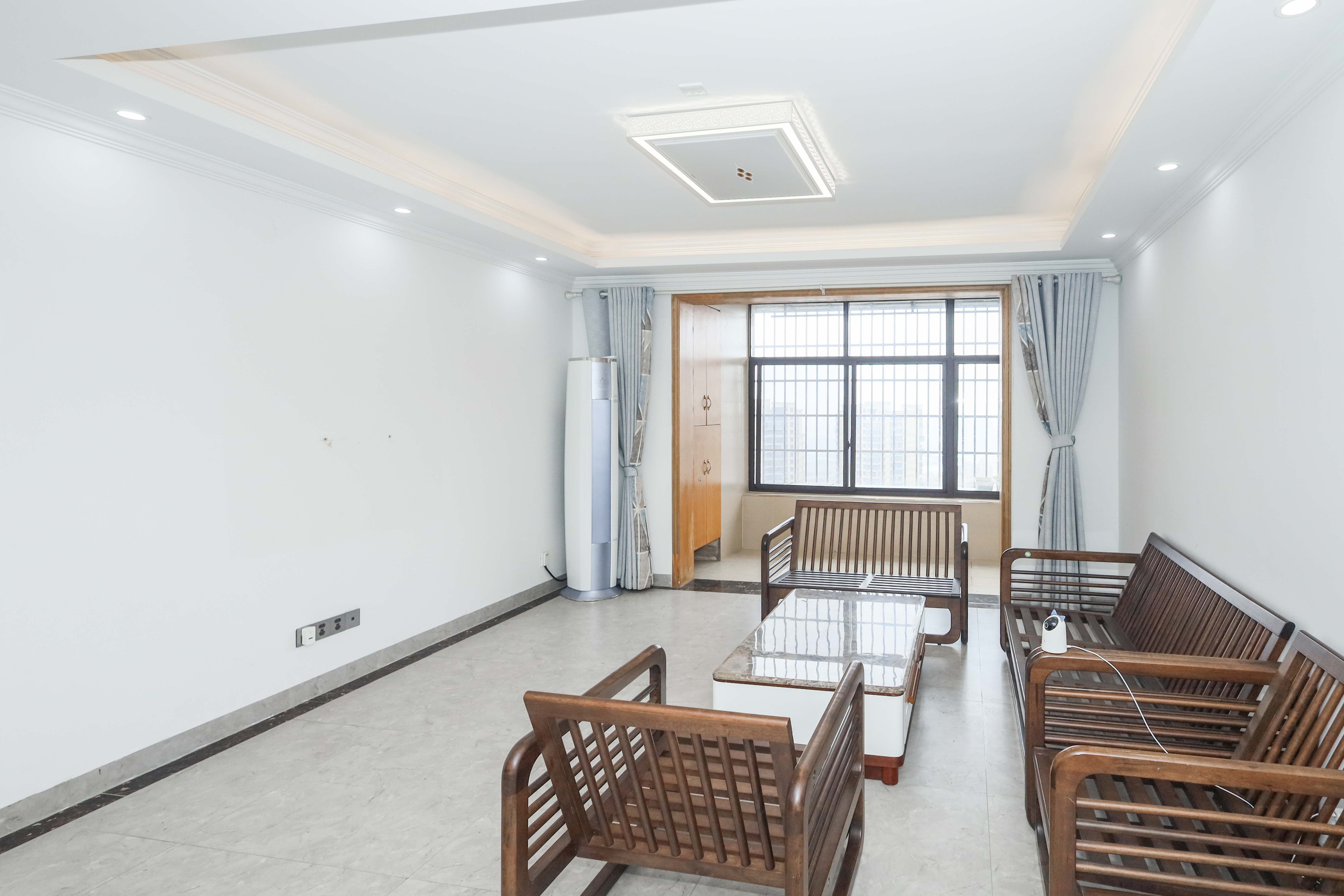 保利麓谷林语E区  4室2厅2卫    106.0万 保利麓谷林语E区  4室2厅2卫    106.0万客厅